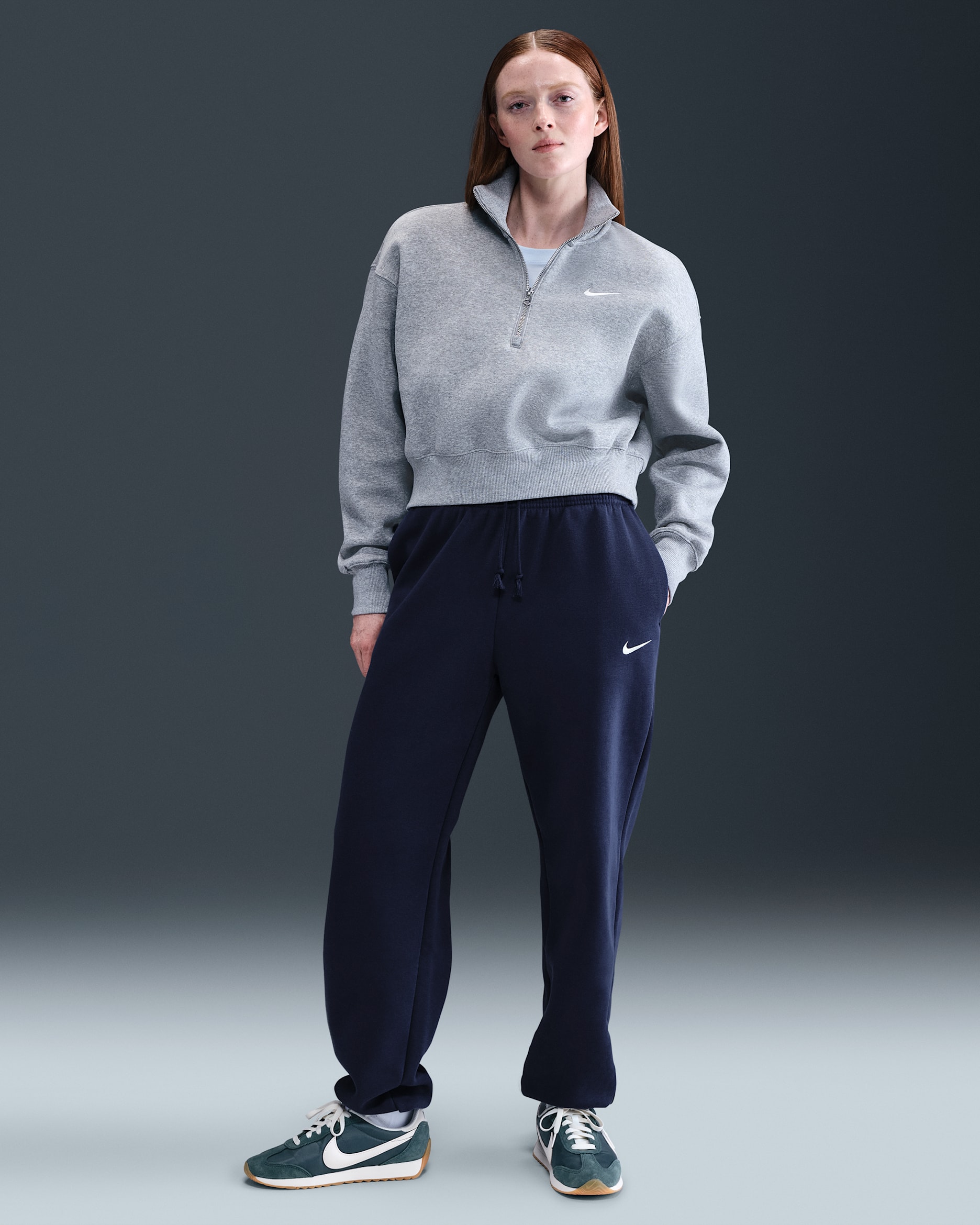 Pants de entrenamiento oversized de tiro alto para mujer Nike Sportswear Phoenix Fleece - Azul marino medianoche/Vela