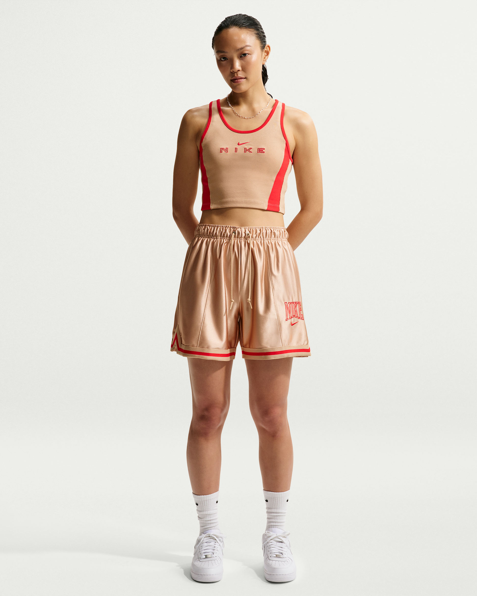 나이키 스포츠웨어 여성 루즈 미드라이즈 그래픽 쇼츠 - 리넨/라이트 크림슨/라이트 크림슨