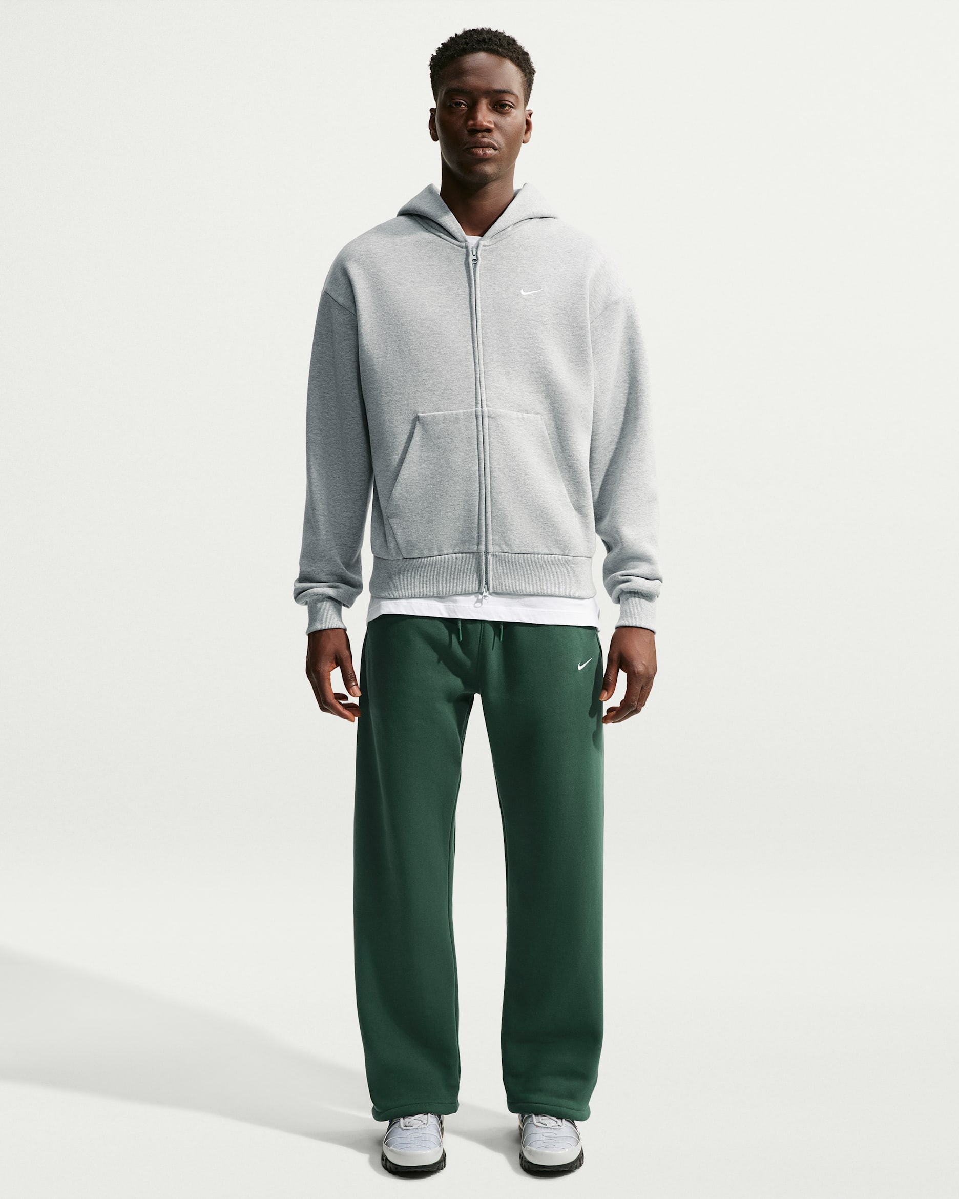 Nike Solo Fleece bukse med strikk til herre - Fir/Sail