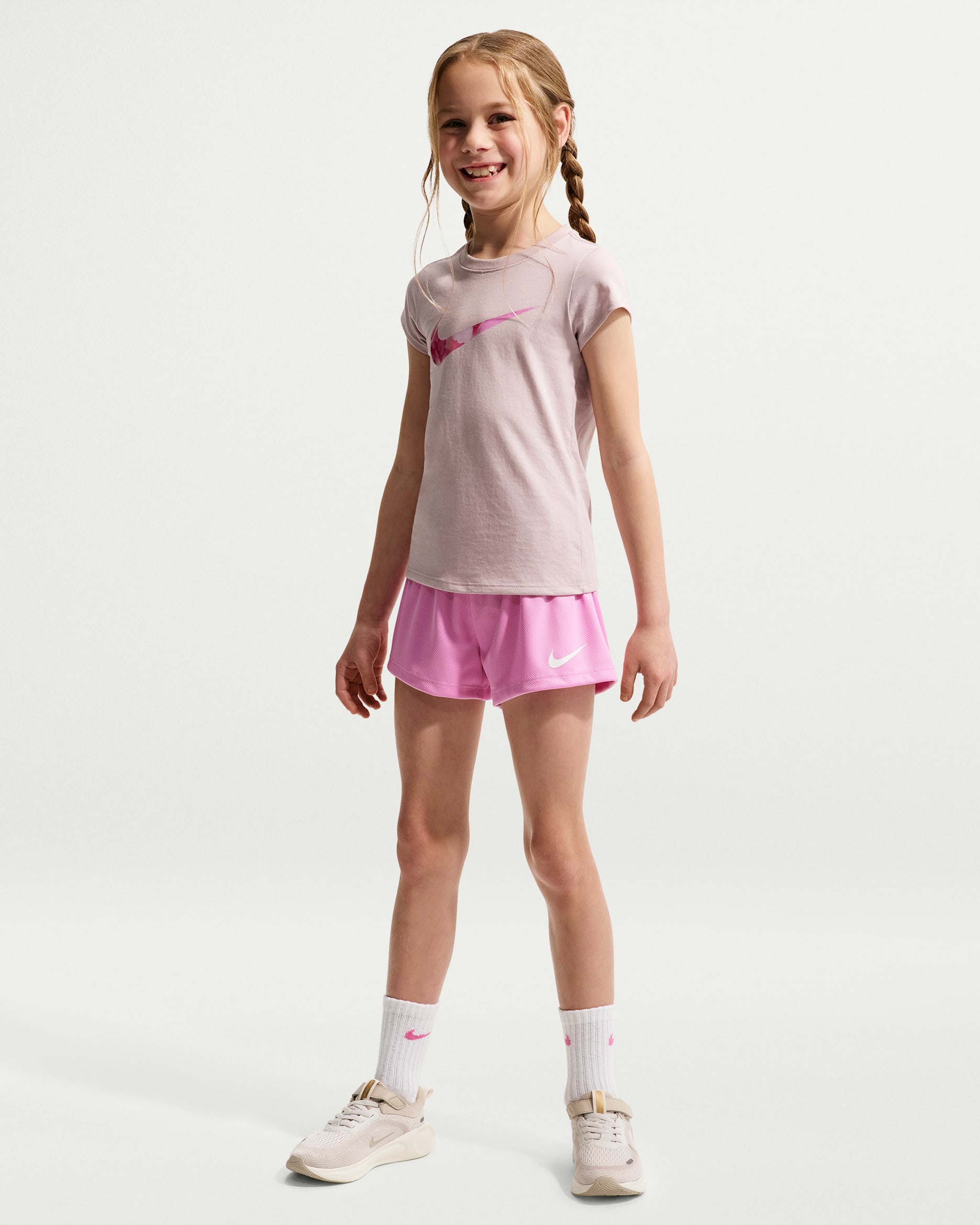 Conjunto de dos piezas con shorts de malla para niños talla pequeña Nike Move With Nature - Magenta claro
