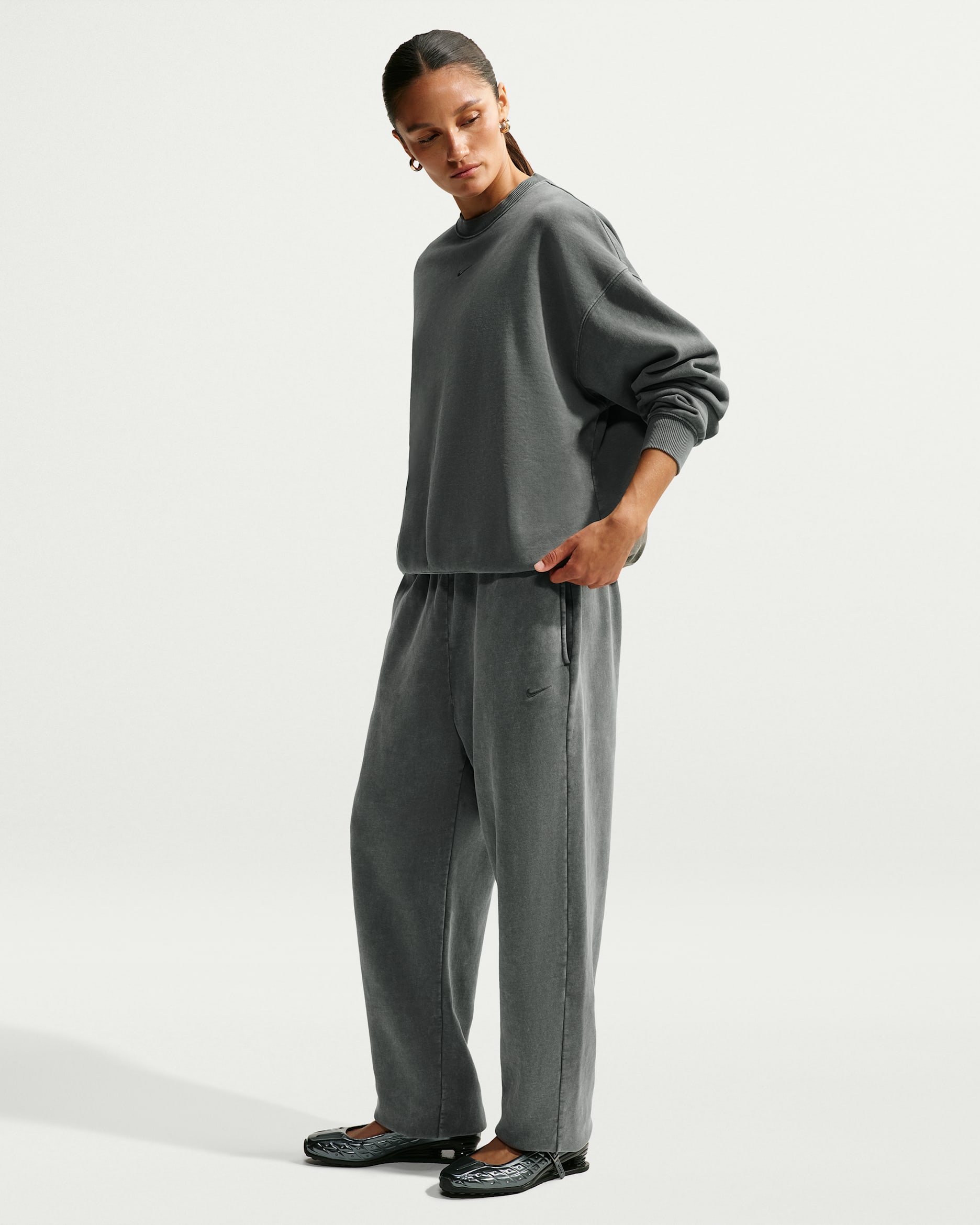 Nike Studio Fleece Medium Weight Women's Oversized Washed High-Rise Cuffed Pants - Camo Green/Camo Green