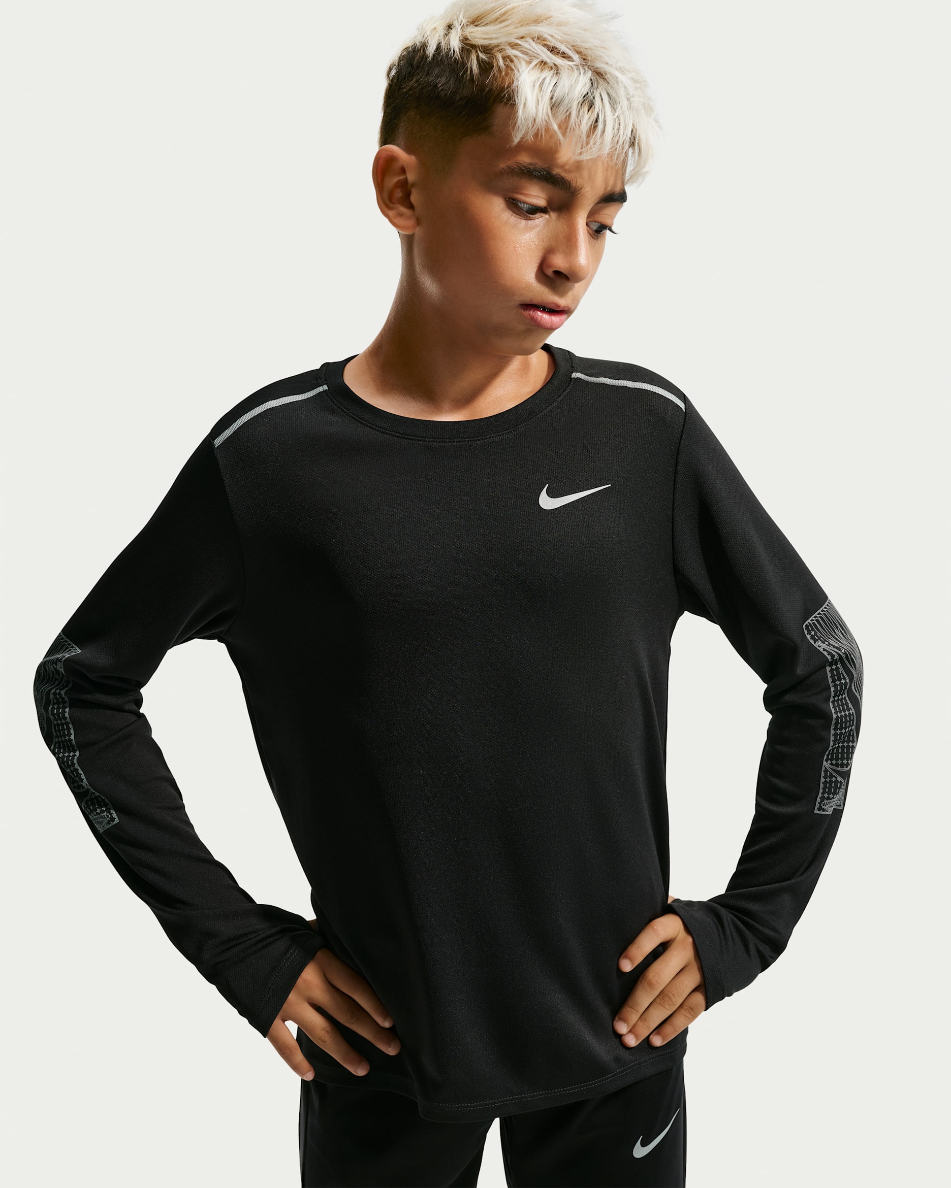 Nike Miler Older Kids' (Boys') Dri-FIT Long-Sleeve Top - Black/Black