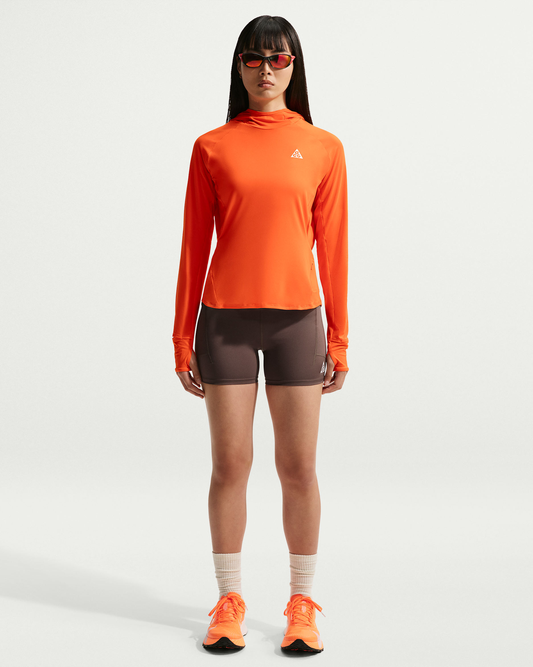 Nike ACG Pantalons curts de trail running de 10 cm amb cintura alta Dri-FIT - Dona - Ironstone/Cave Stone/Volt Ice/Summit White