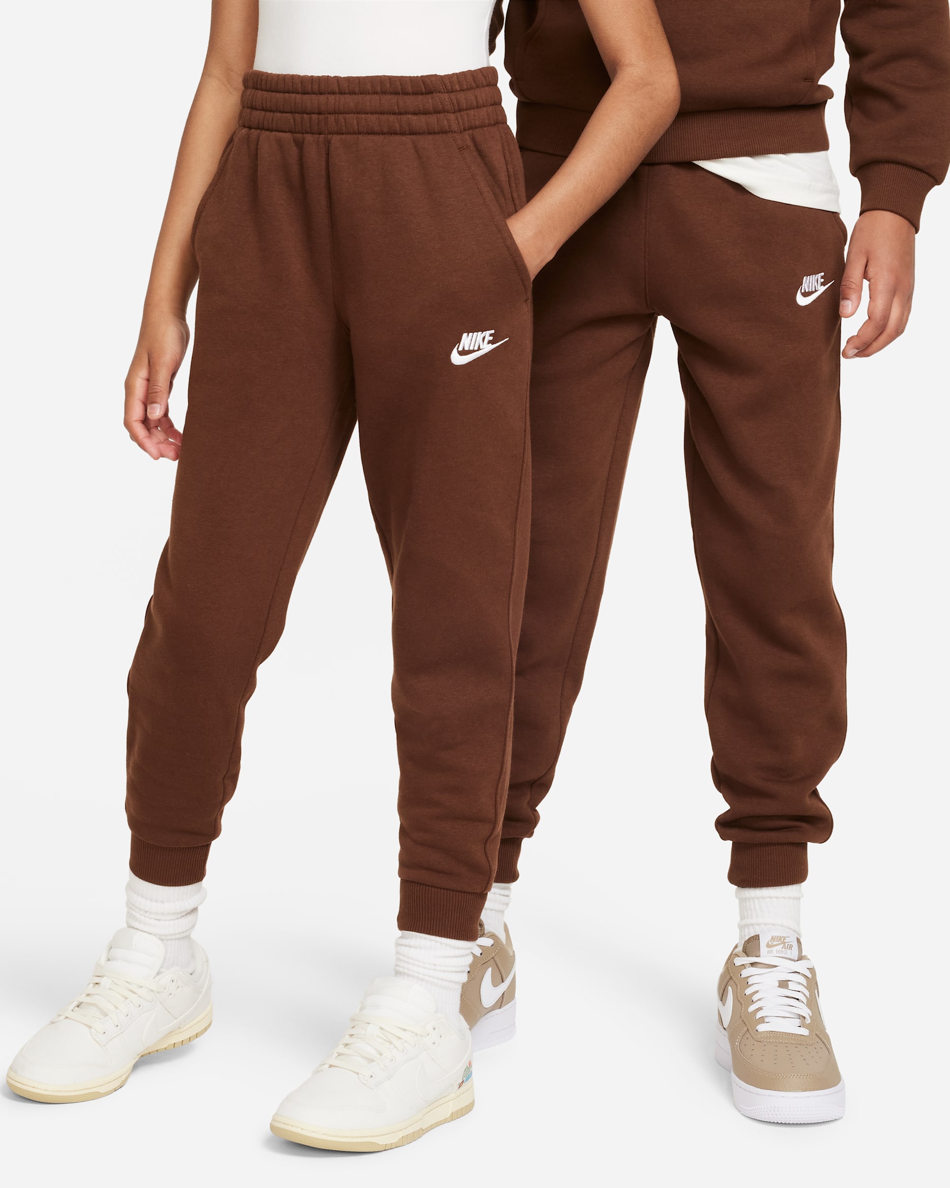Joggers Nike Sportswear Club Fleece para niños talla grande - Cacao impresionante/Blanco