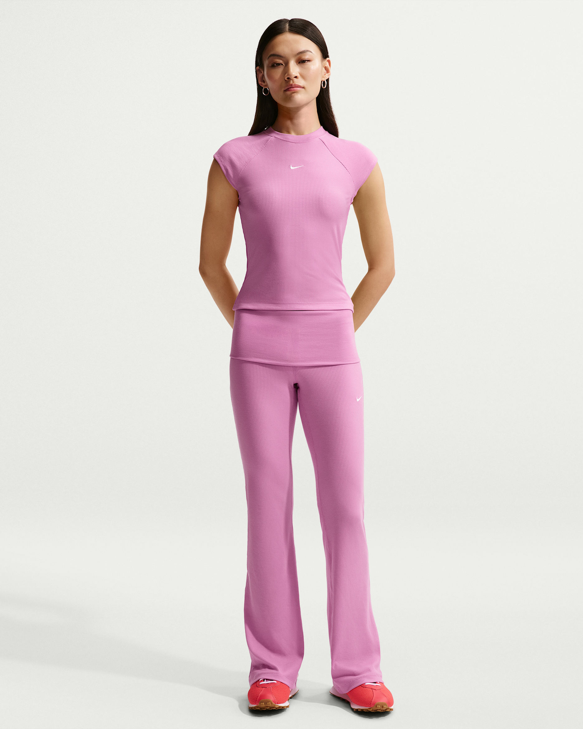 Pants de tela de canalé ajustados de tiro medio para mujer Nike Sportswear Chill Knit - Magenta claro/Vela