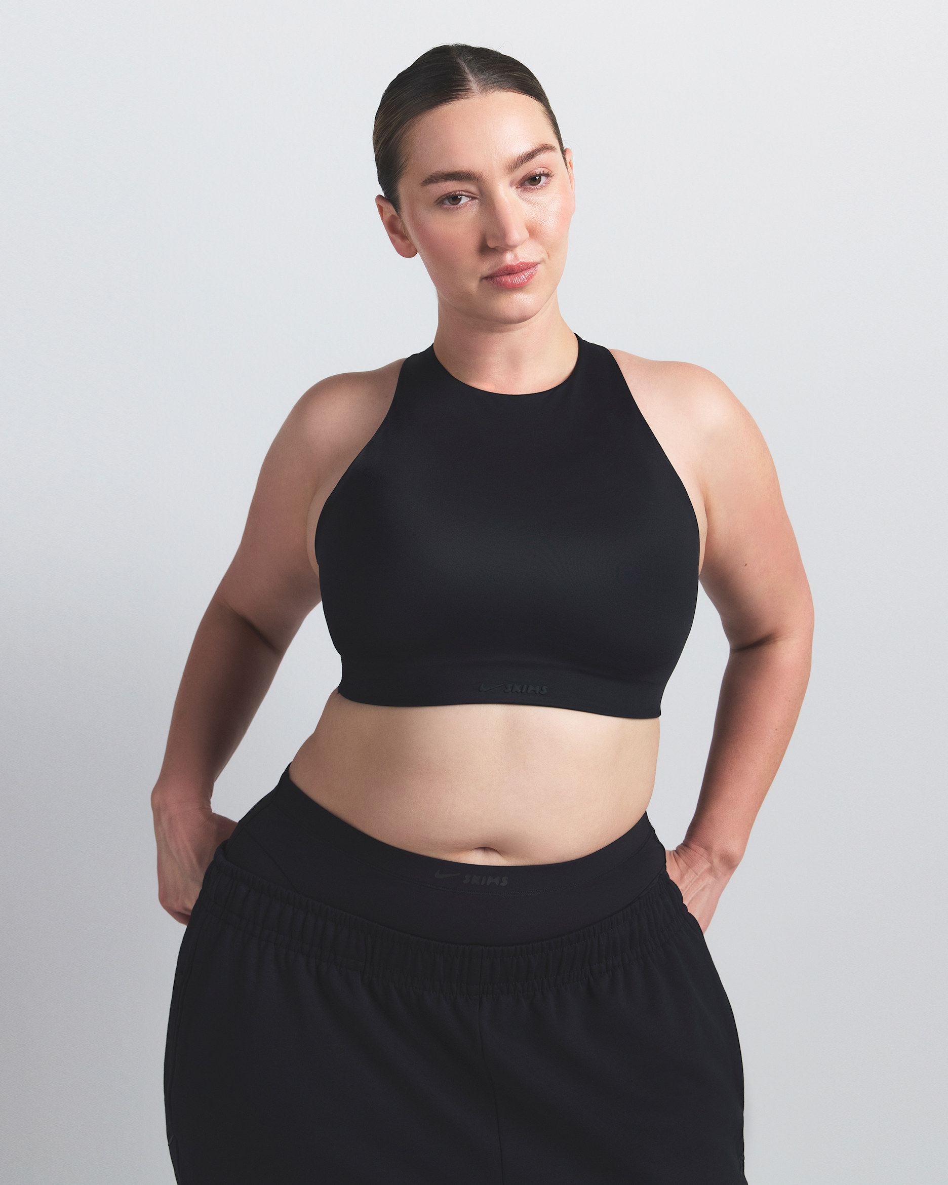 NikeSKIMS Satin Shine Women's High-Neck Bra - NSKM Obsidian/NSKM Obsidian