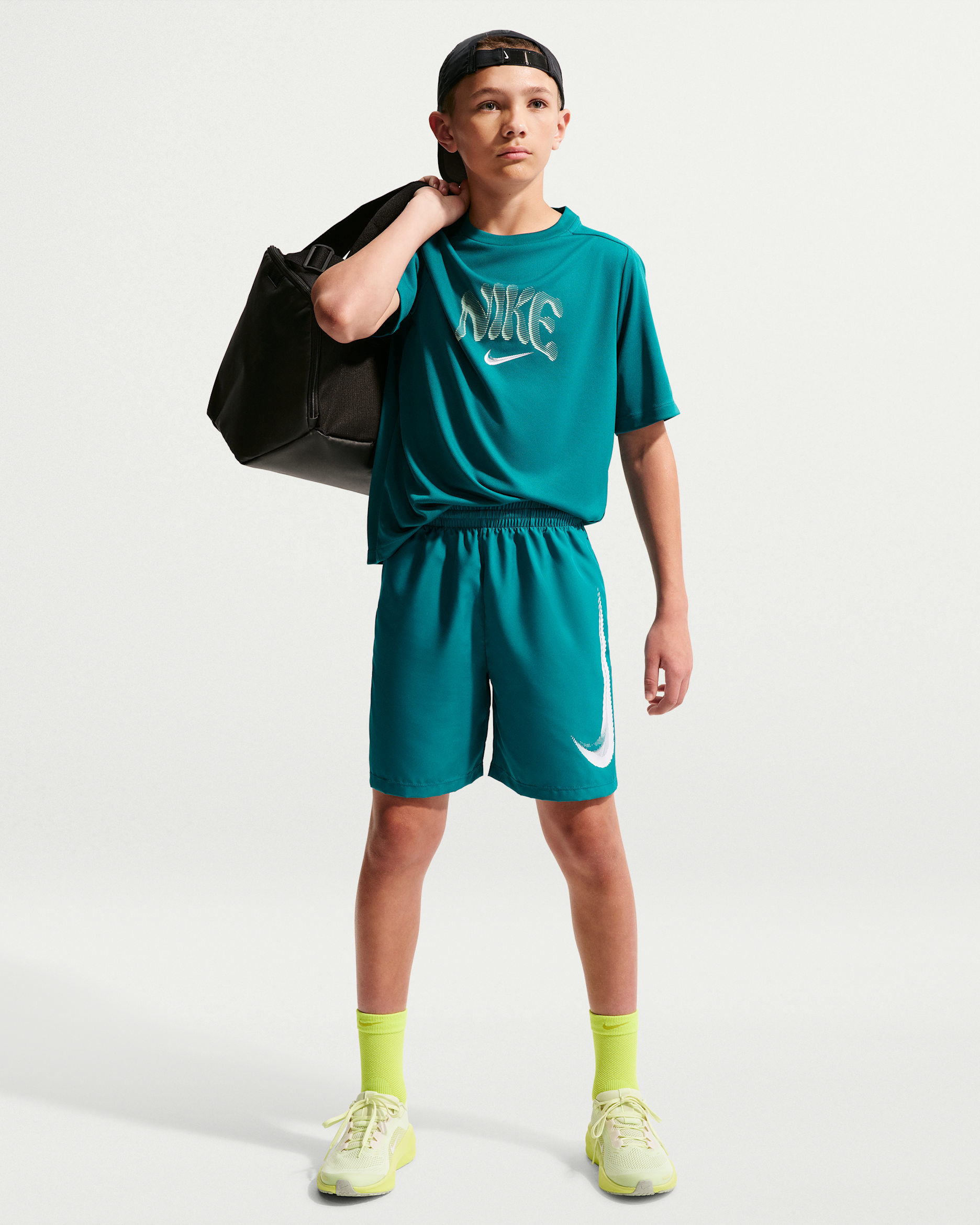 Nike Multi Refresh Older Kids' Shorts - Bright Spruce