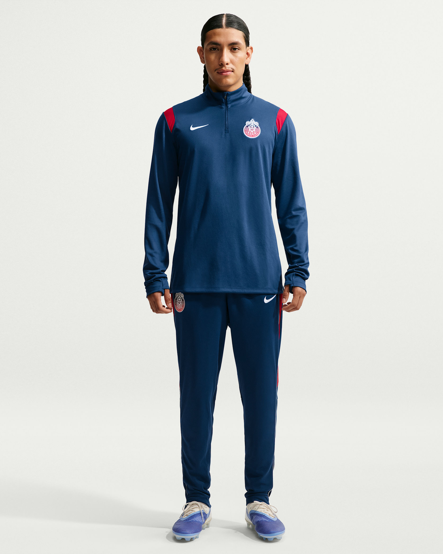 Pants de futbol de tejido Knit Nike Dri-FIT para hombre C.D. Guadalajara Academy Pro - Azul valiente/Rojo gimnasio/Blanco