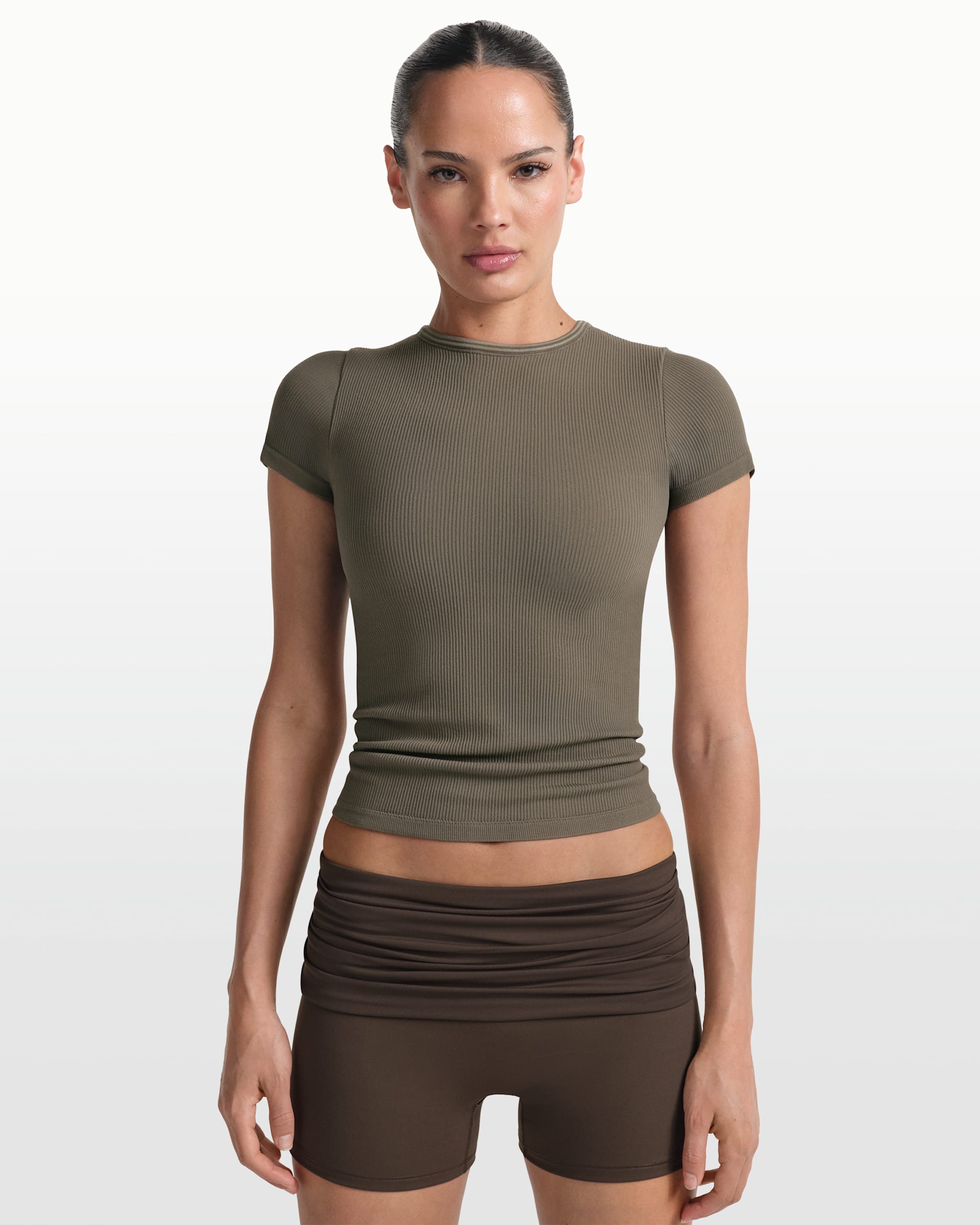 NikeSKIMS Ribbed Seamless Women's Short-Sleeve Top - NSKM DSTY OK MS/NSKM DUNE