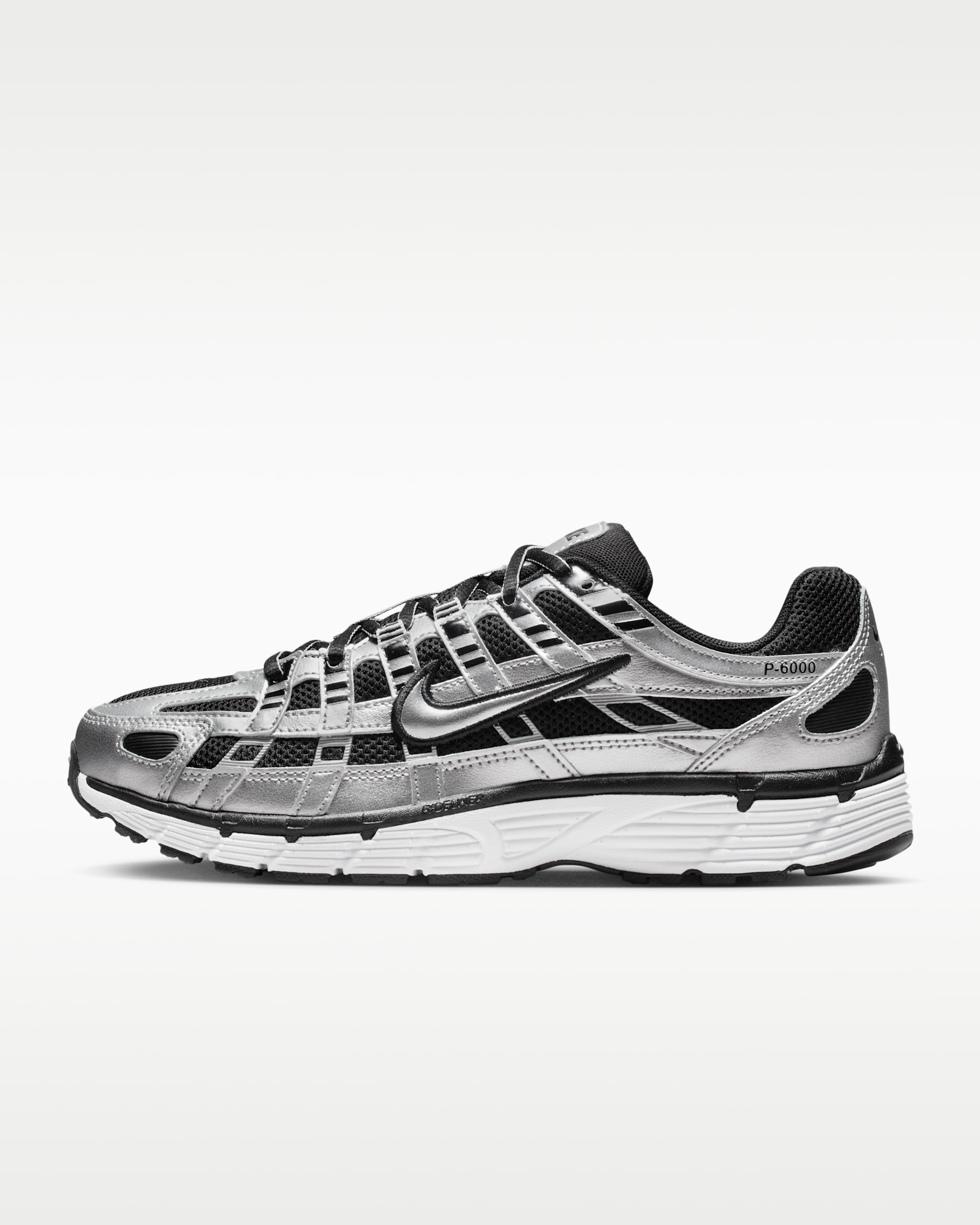 Tenis para mujer Nike P-6000 - Plata metalizado/Negro/Blanco/Plata metalizado