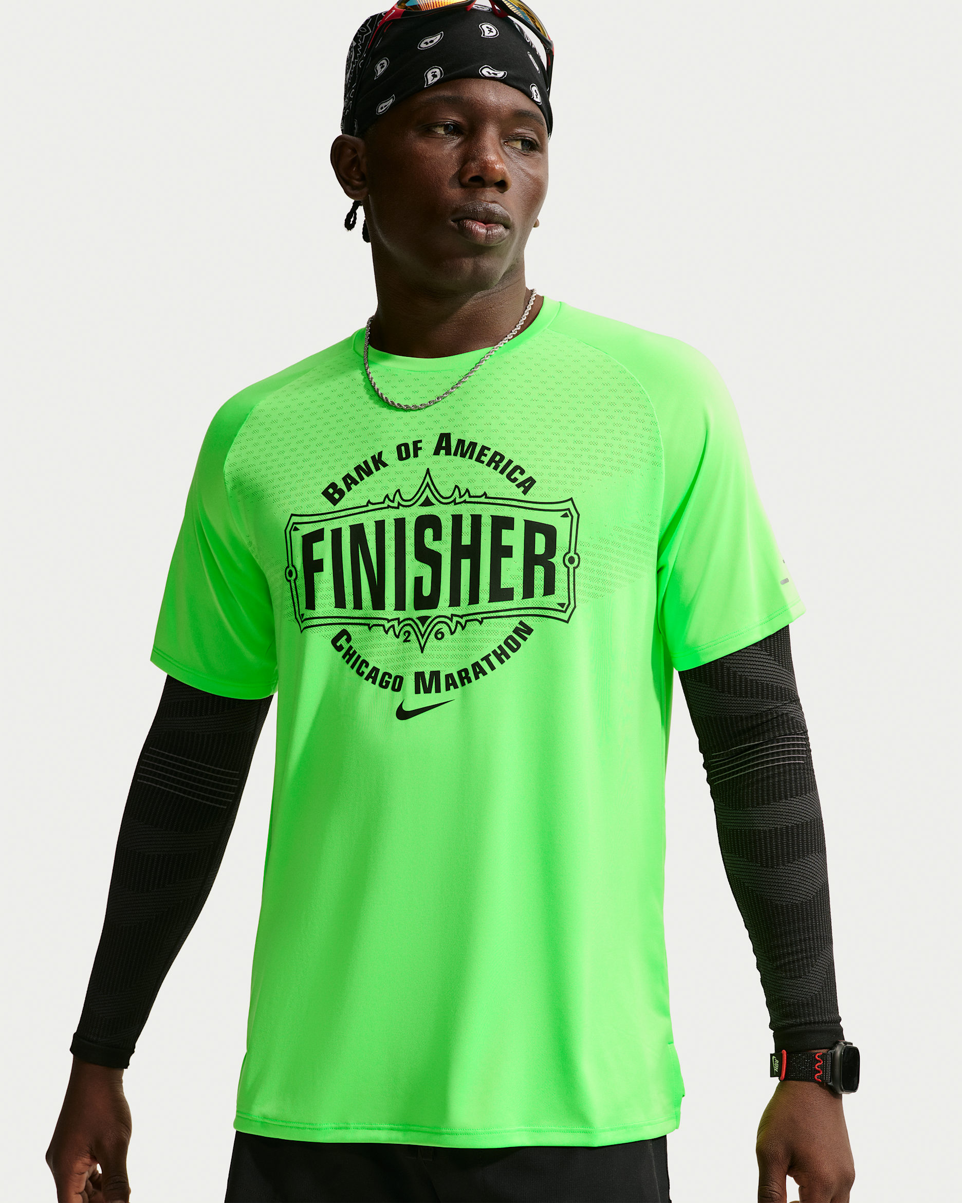 Playera de correr de manga corta Dri-FIT ADV para hombre Nike Stride - Verde strike/Negro