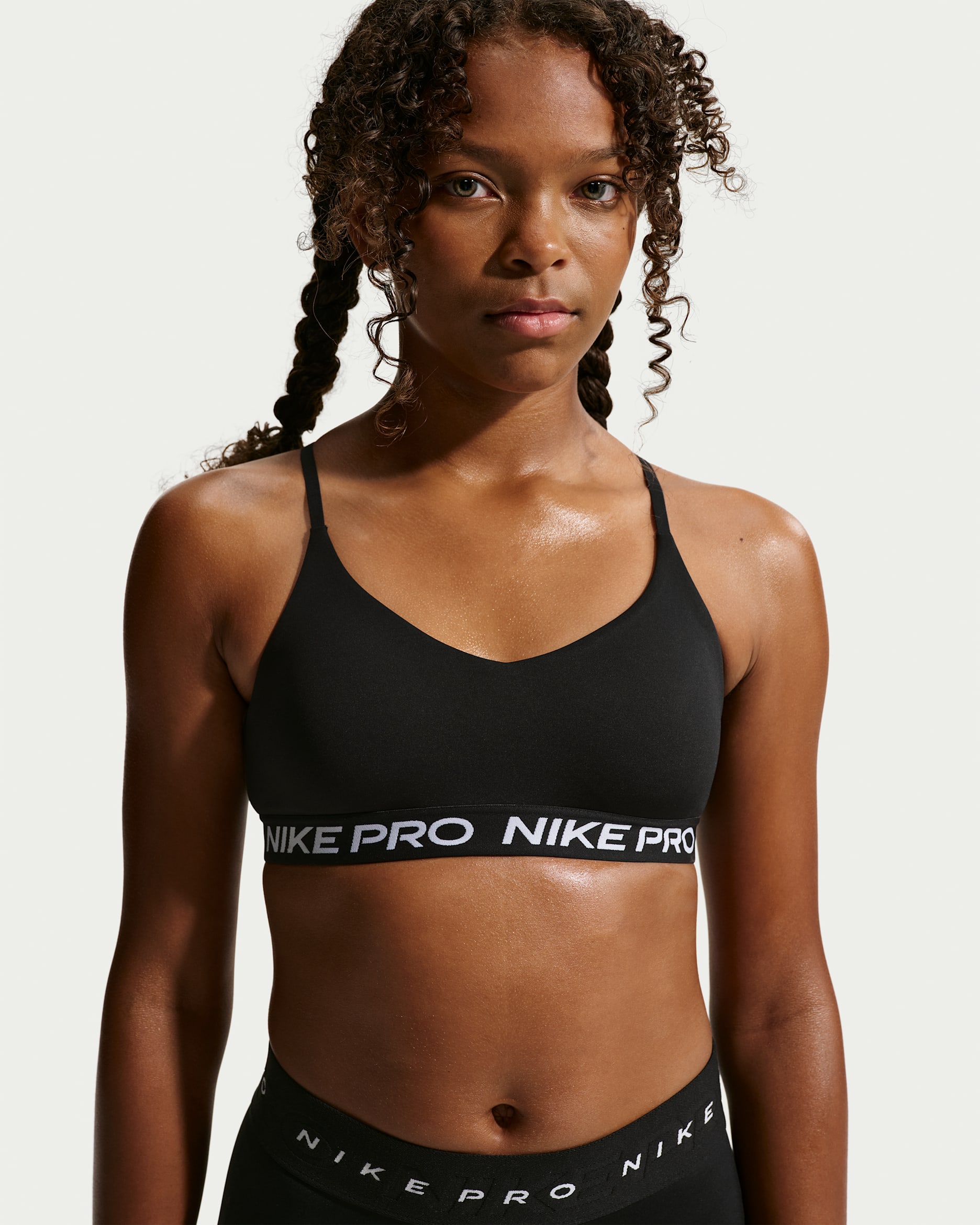 Indy bra para niñas talla grande Nike Pro - Negro