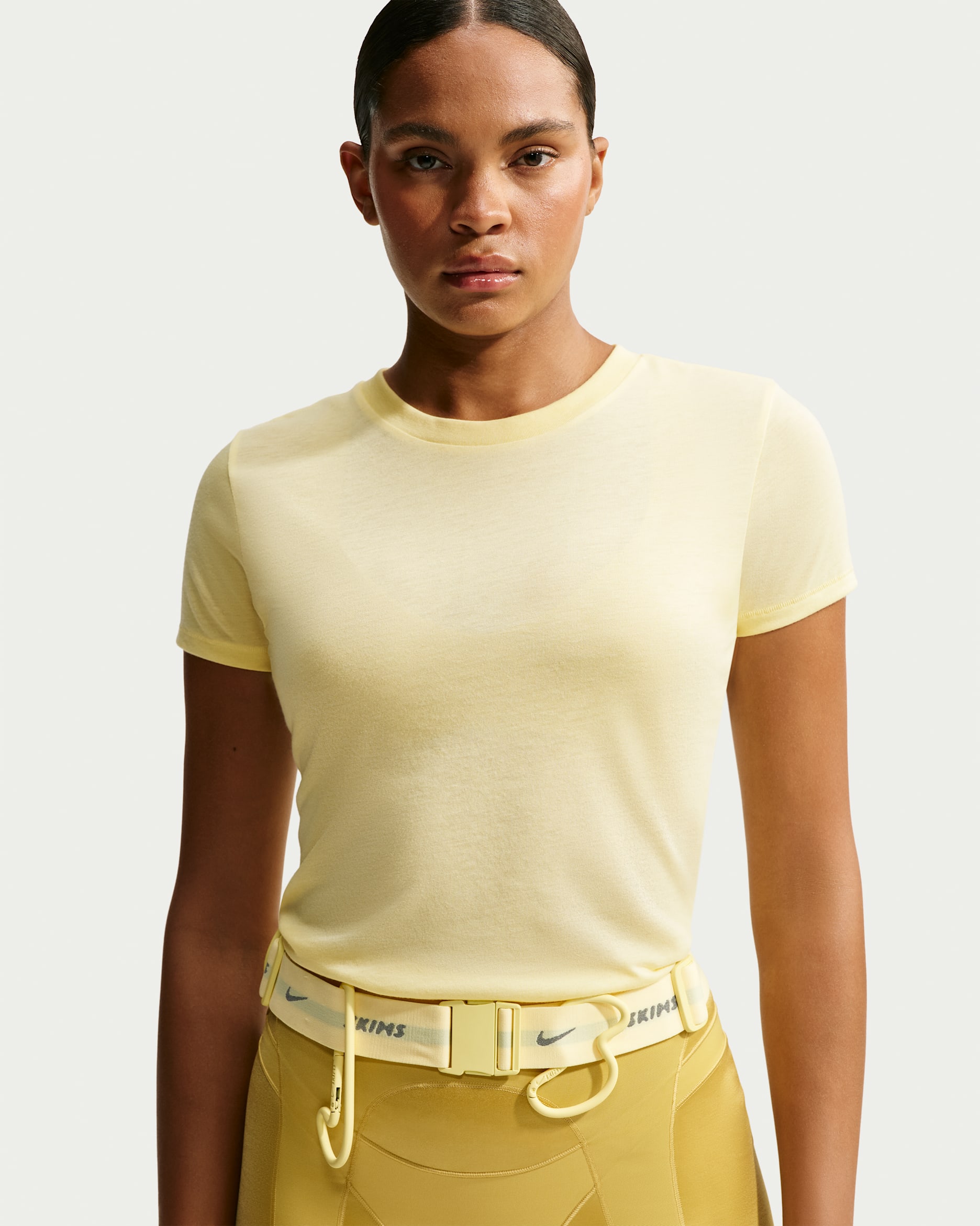 Haut à manches courtes NikeSKIMS Performance Cotton Blend pour femme - Bicycle Yellow
