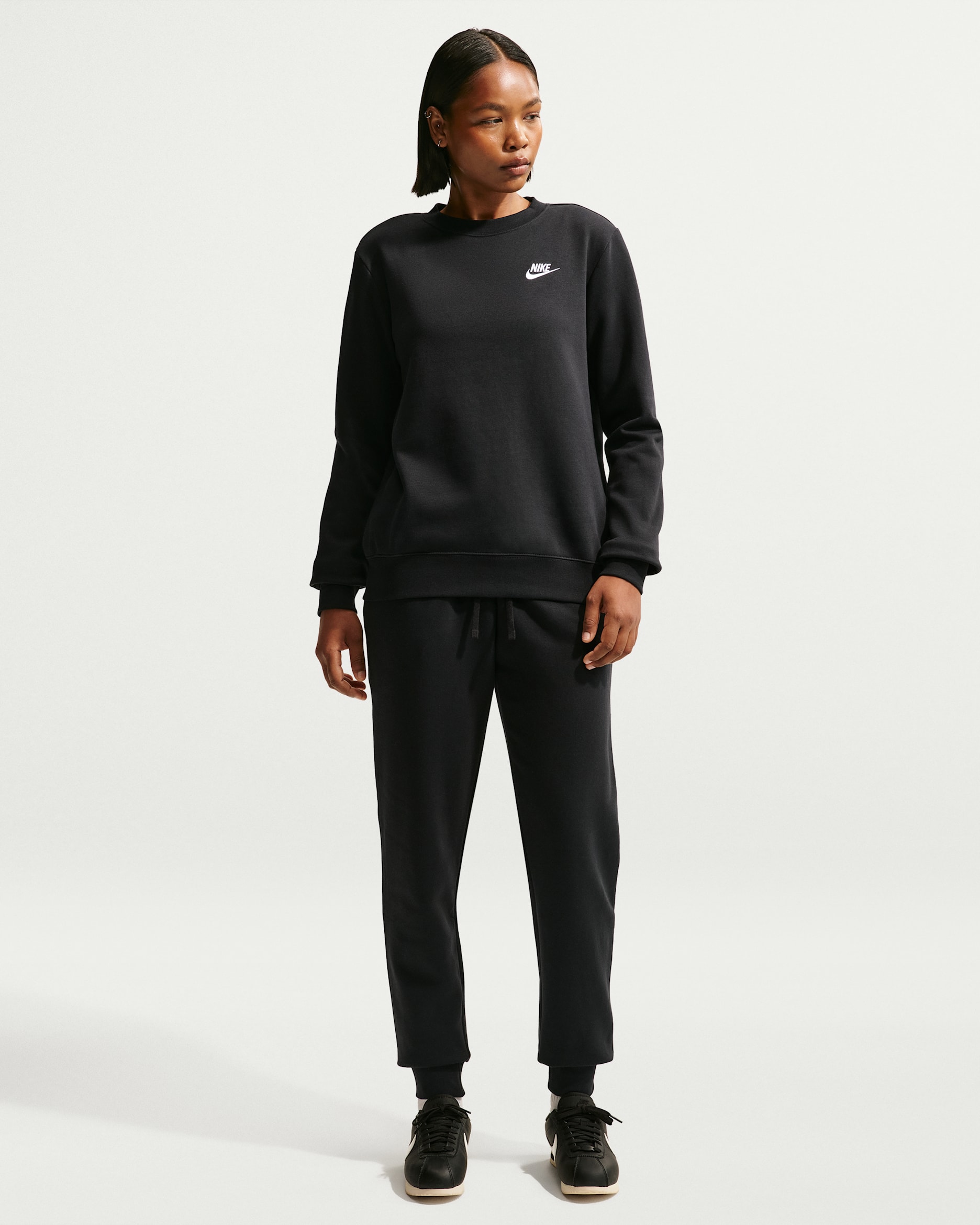 Joggers de tiro medio para mujer Nike Sportswear Club Fleece - Negro/Blanco