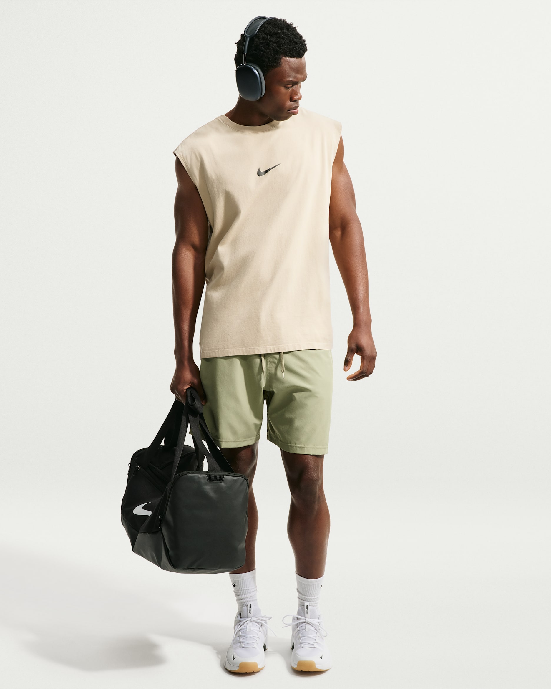 Shorts Dri-FIT de 18 cm versátiles sin forro para hombre Nike Form - Oliva empolvado/Negro