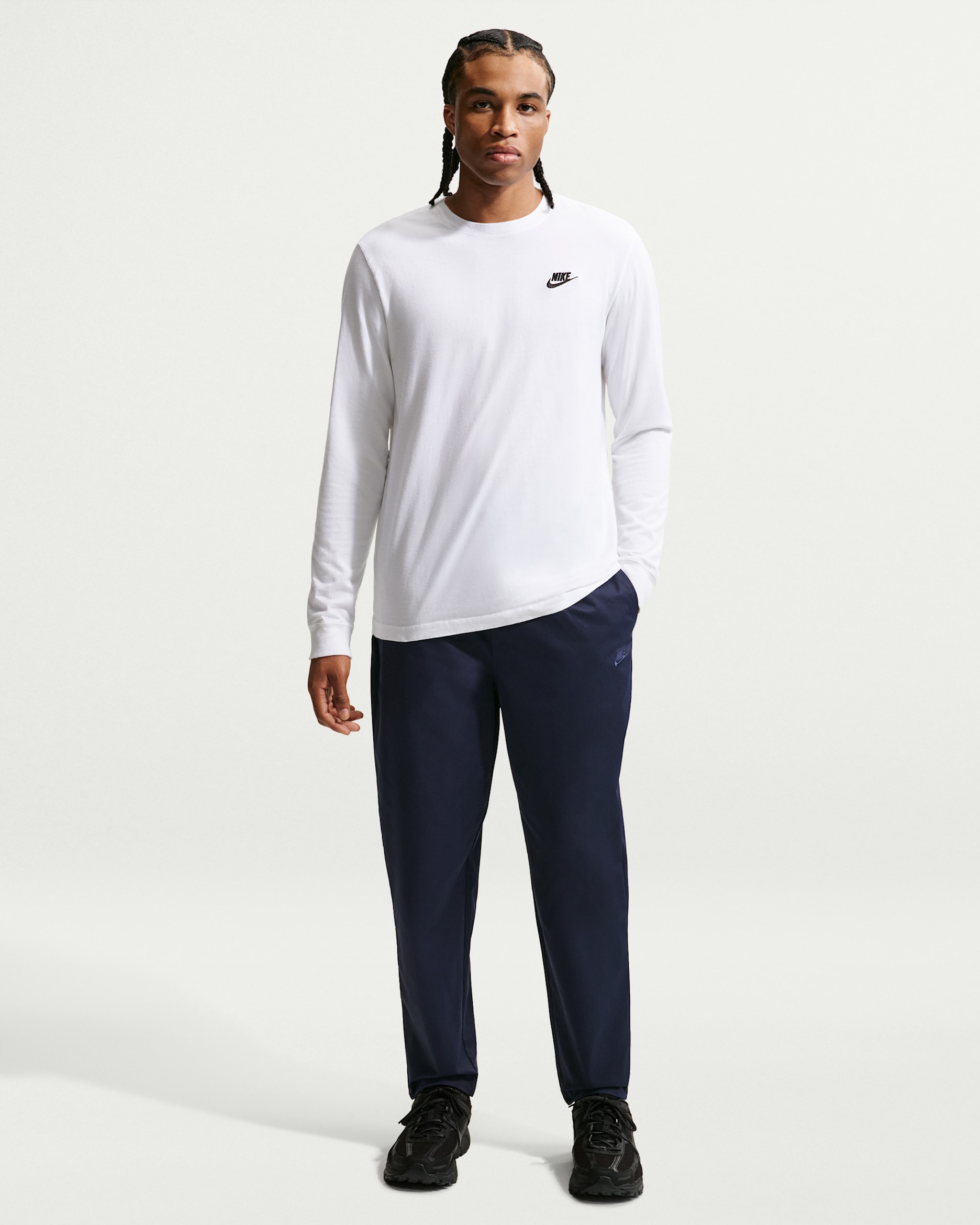 Nike Club Men's Woven Tapered Pants - Obsidian/Obsidian