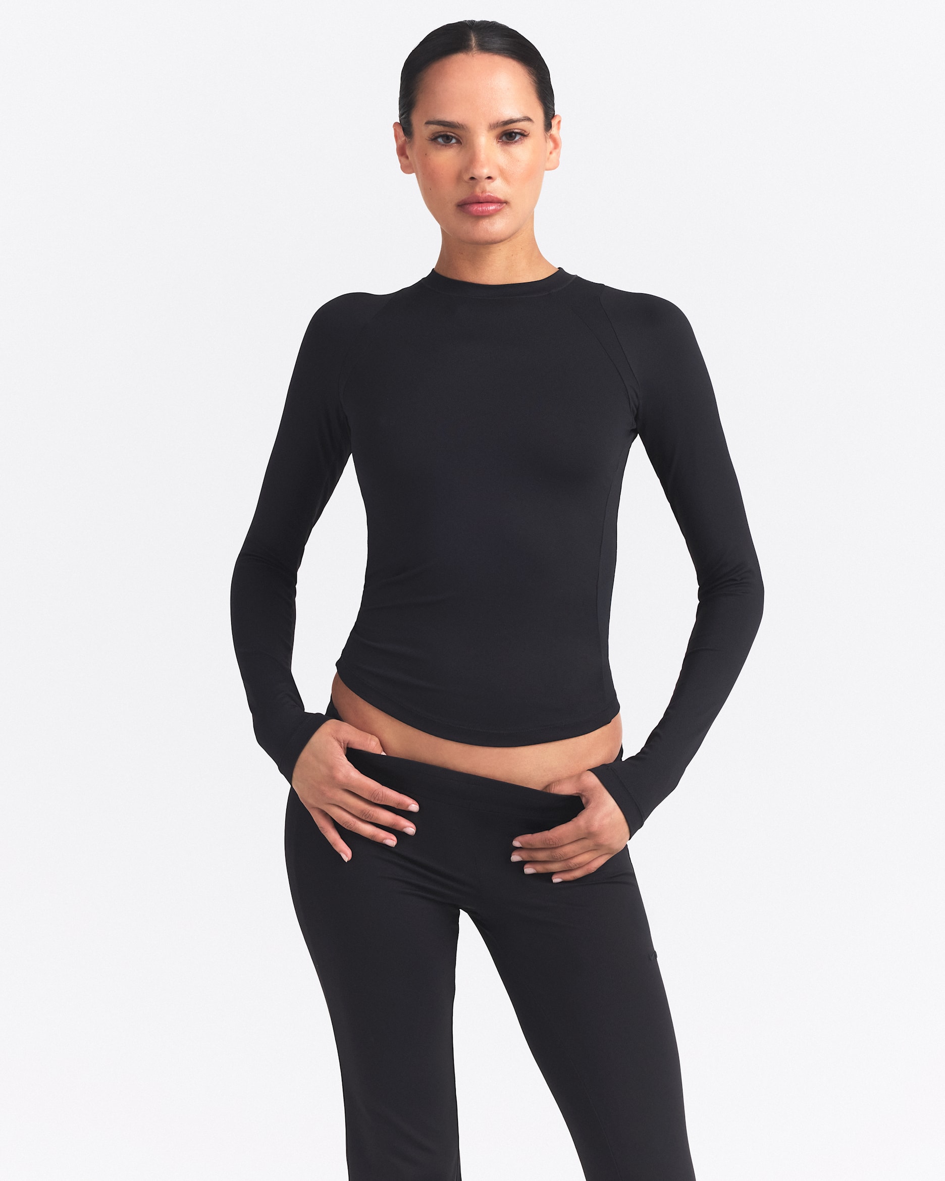 Haut à manches longues et col ras-du-cou NikeSKIMS Airy pour femme - NSKM OBSIDIAN