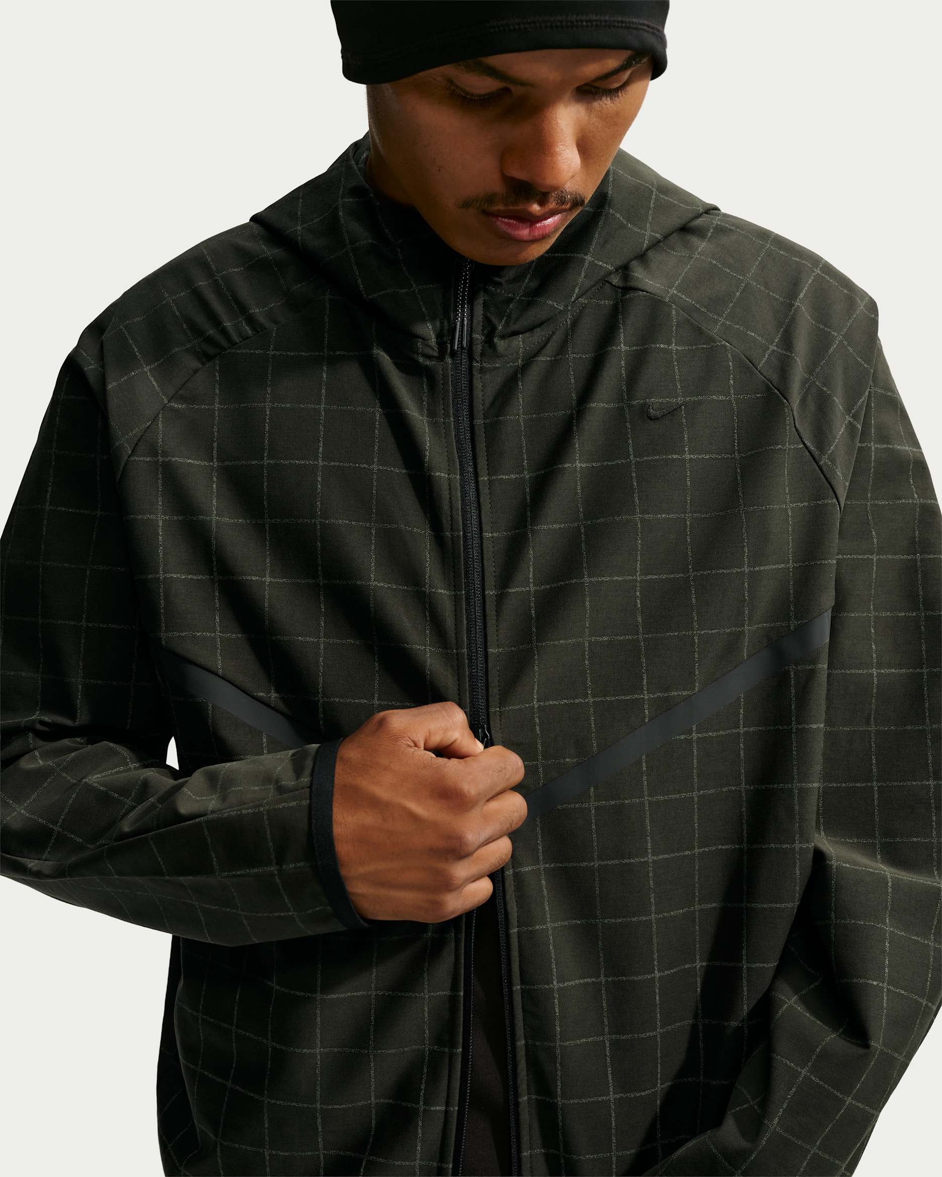Chamarra de tejido Knit Dri-FIT Shori holgada de cierre completo con estampado integral para hombre Nike Tech - Secuoya/Caqui militar/Negro