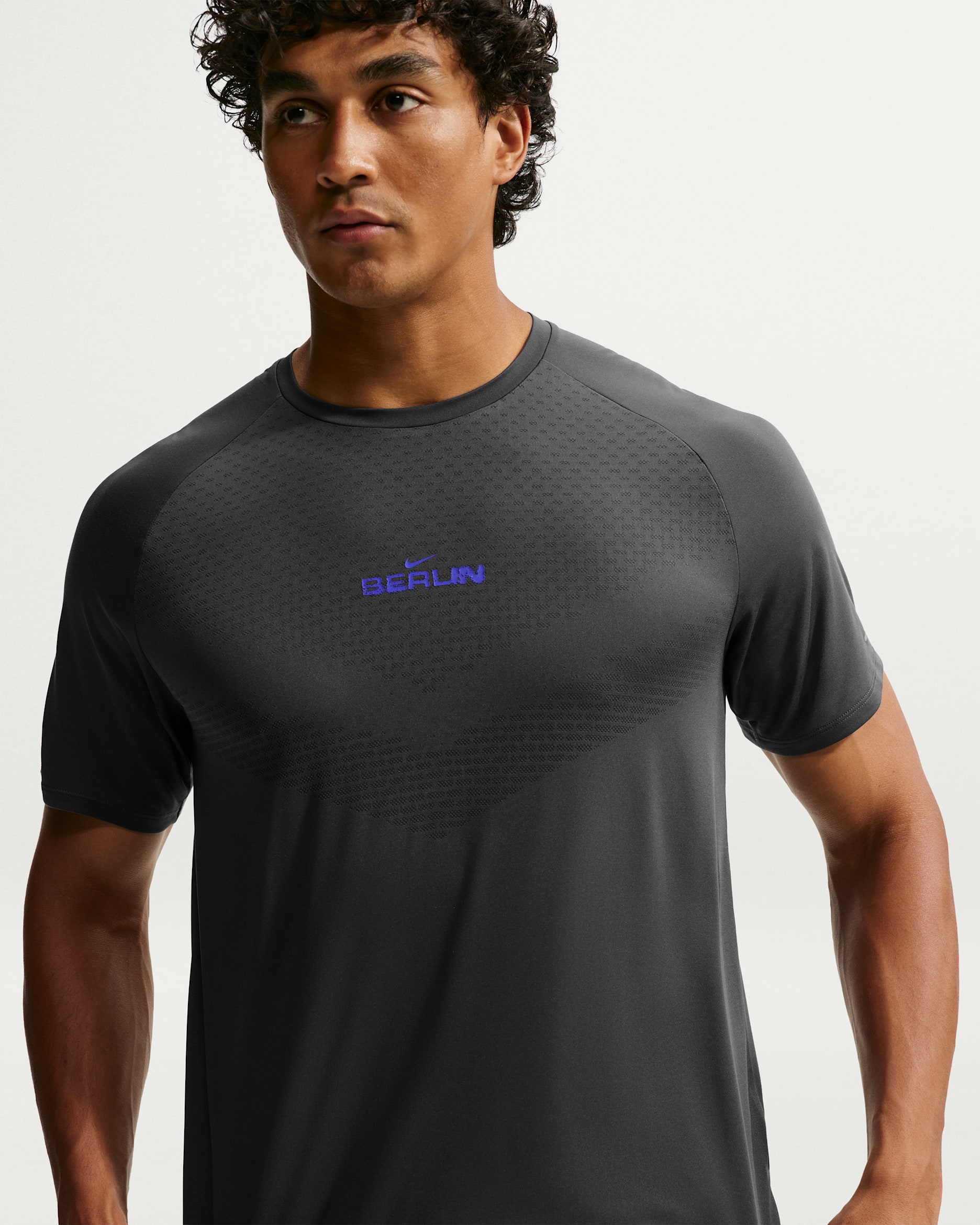 Ανδρική κοντομάνικη μπλούζα Dri-FIT ADV για τρέξιμο Nike Stride - Anthracite