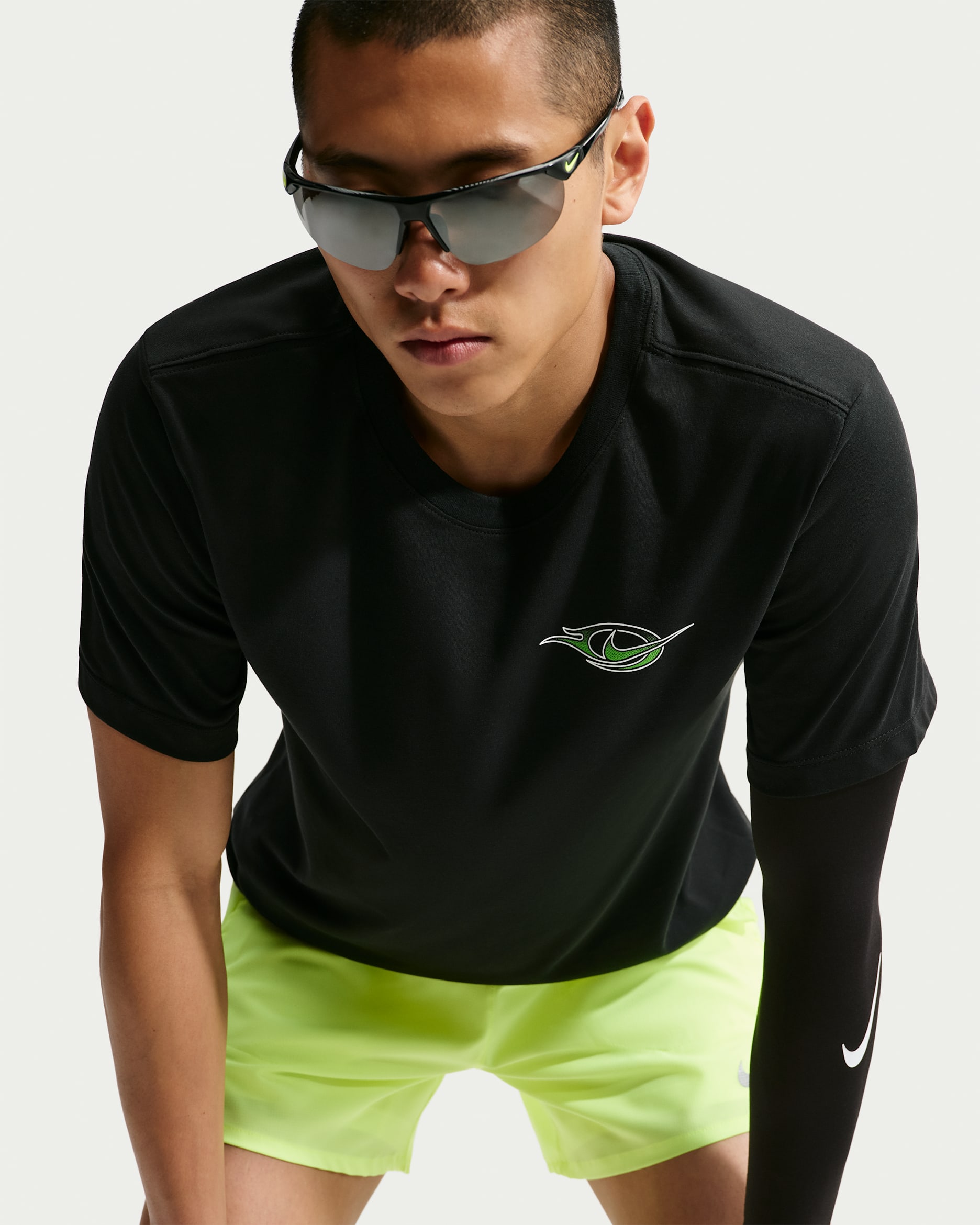 T-shirt da running Dri-FIT Nike – Uomo - Nero/Mean Green/Bianco