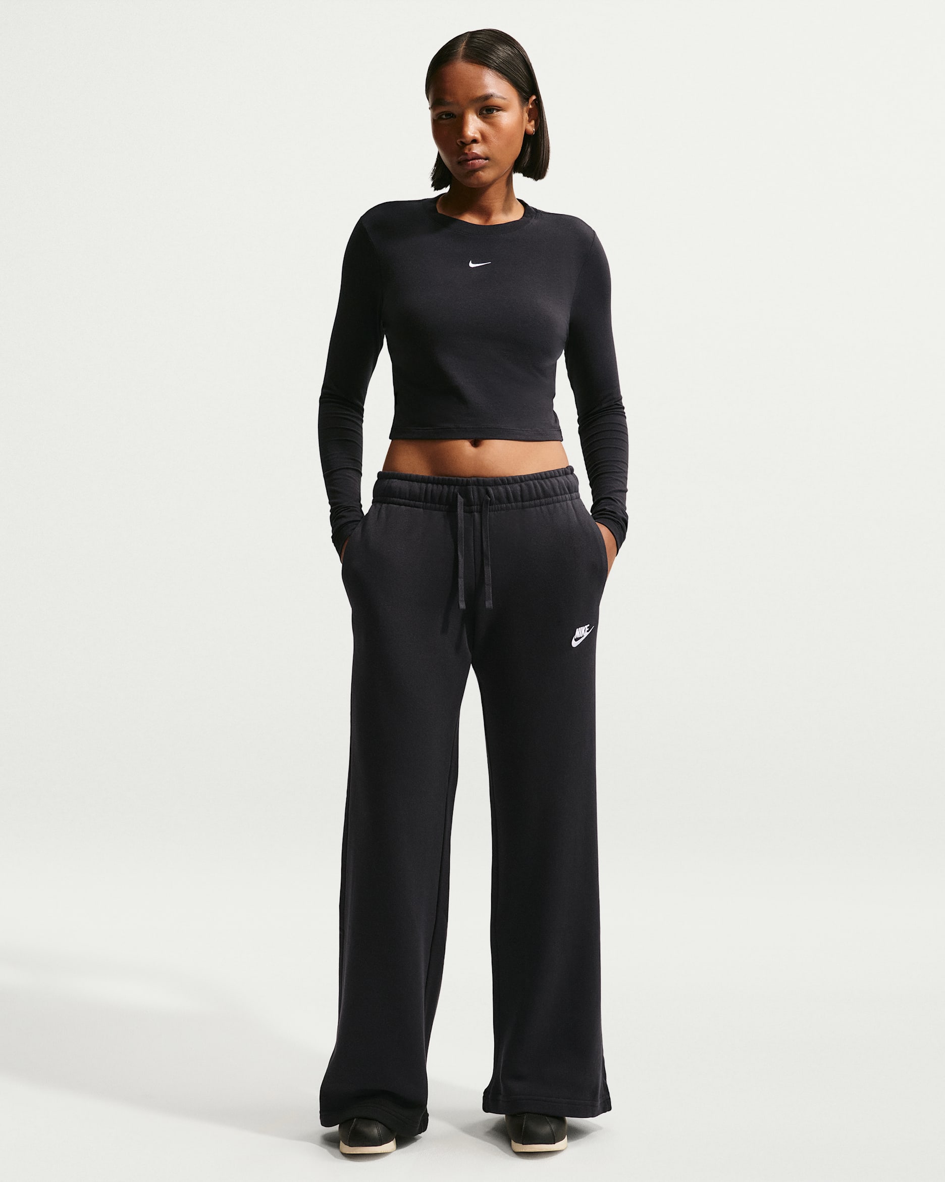 Nike Sportswear Club Fleece Women's Mid-Rise Wide-Leg Sweatpants - Black/White