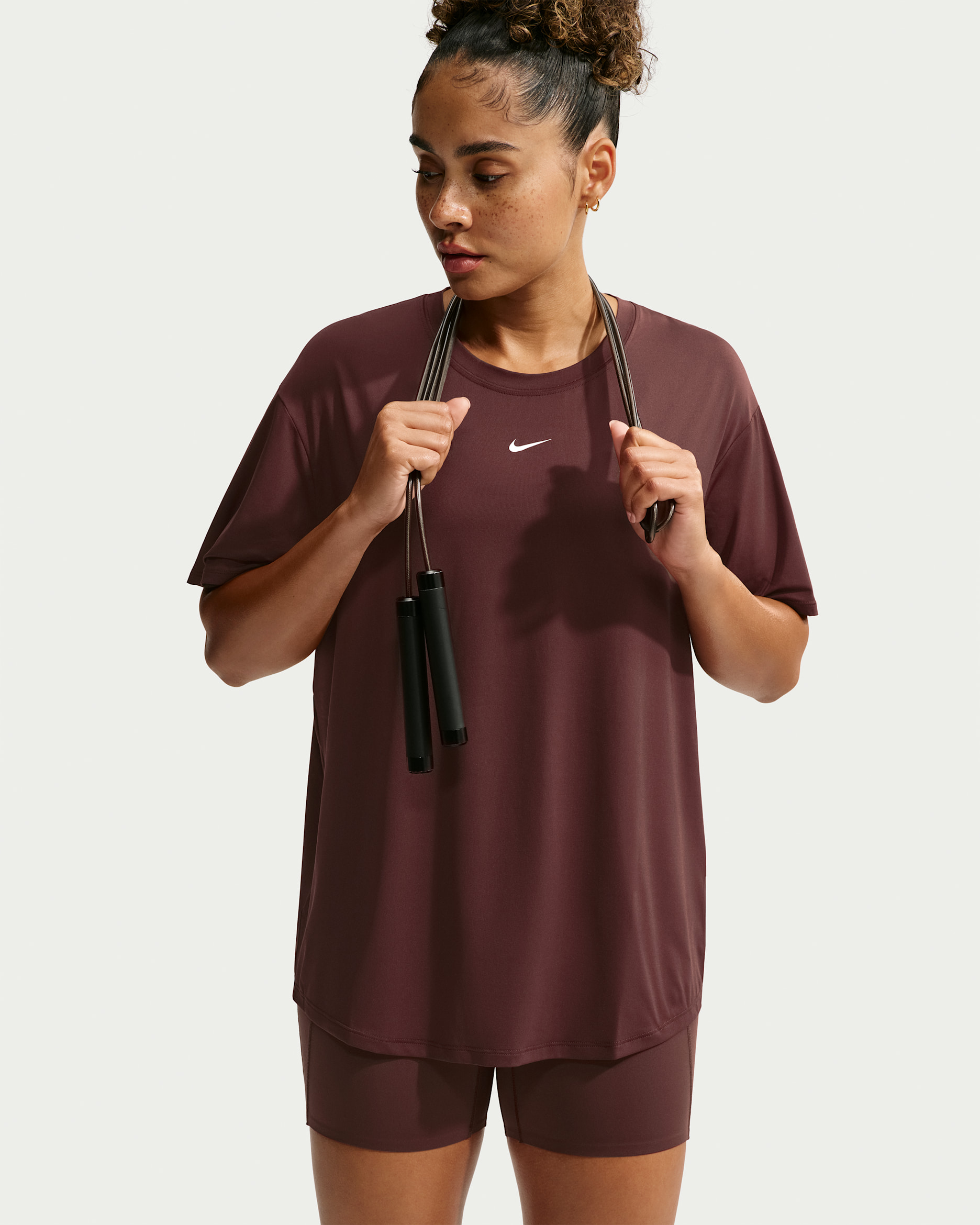 Nike One Dri-FIT kortermet overdel til dame - Mystic Dates/Hvit