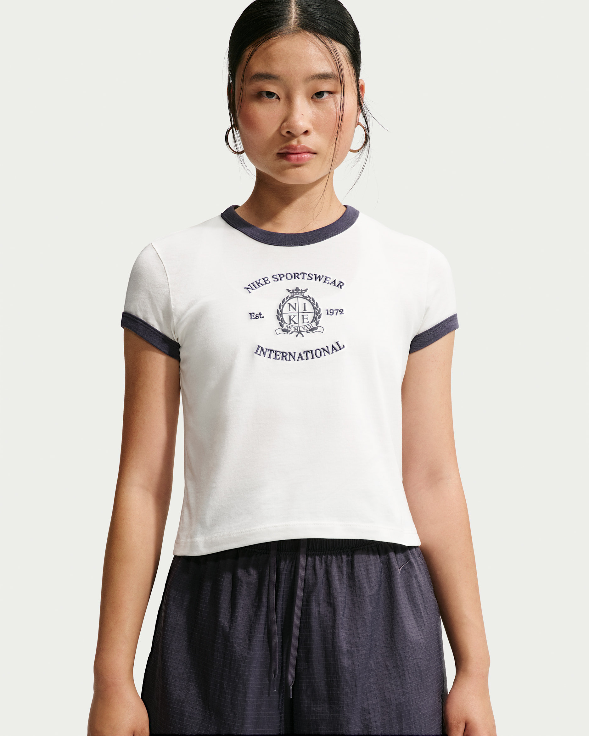 ナイキ スポーツウェア ウィメンズ リンガー Tシャツ - セイル/グリッドアイアン