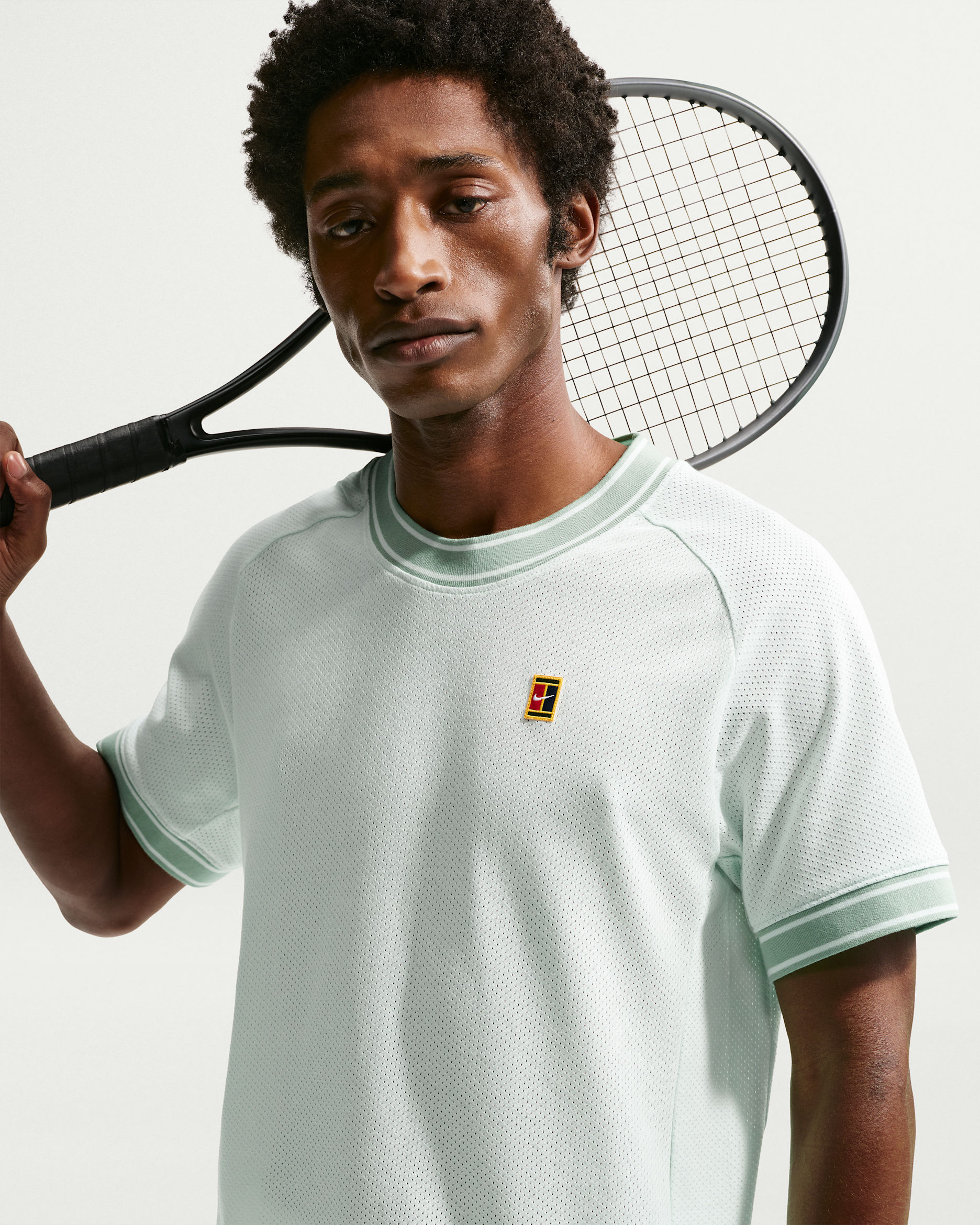 Playera de tenis de manga corta para hombre NikeCourt Heritage - Verde ligero