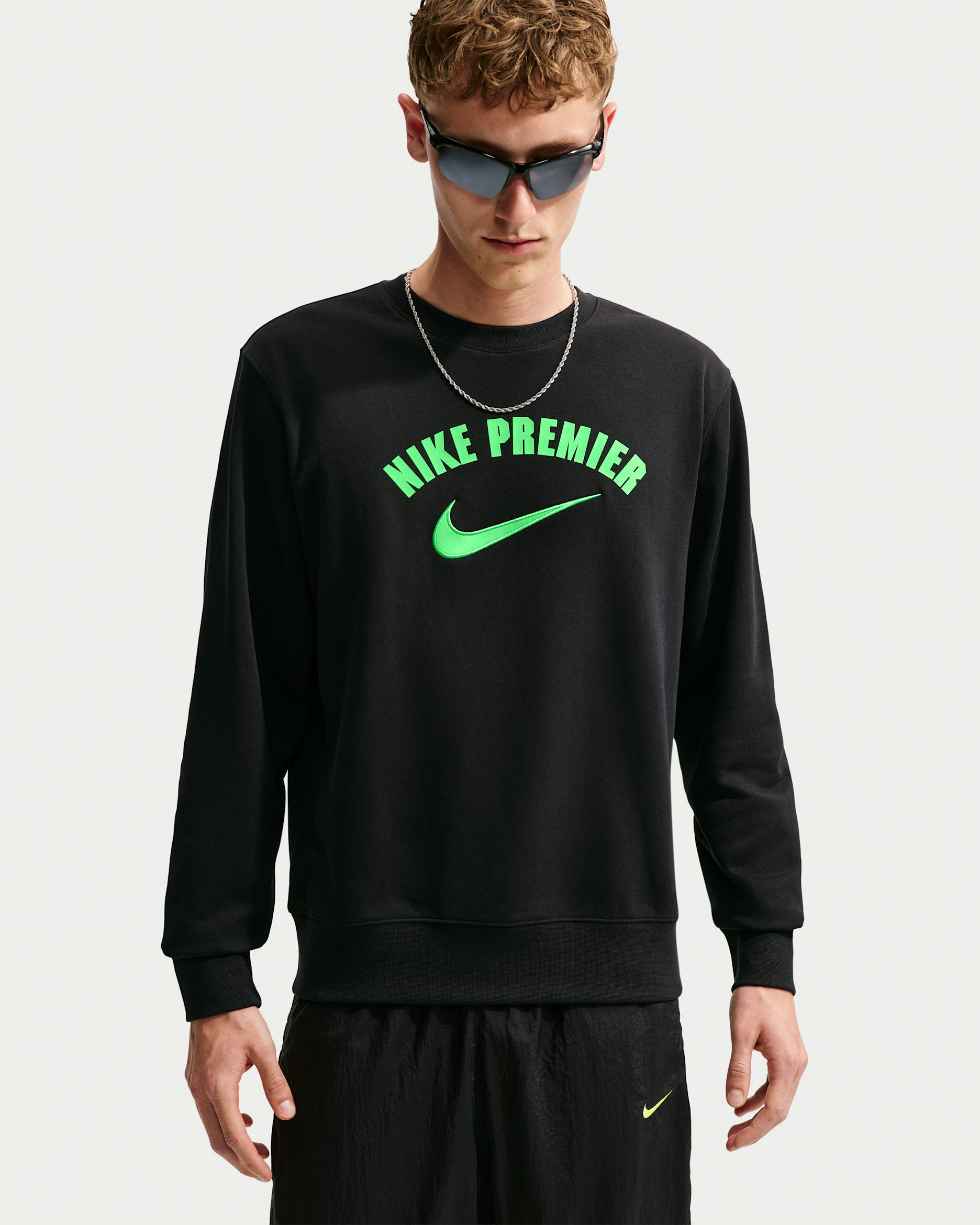 Nike Premier Men's Dri-FIT Football Fleece Crew - Black/Illusion Green