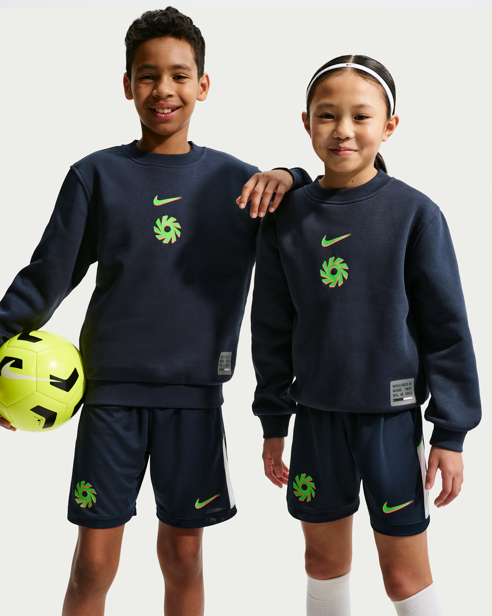 Erling Haaland Club Nike Soccer fleecegenser med rund hals til store barn - Obsidian/Green Strike