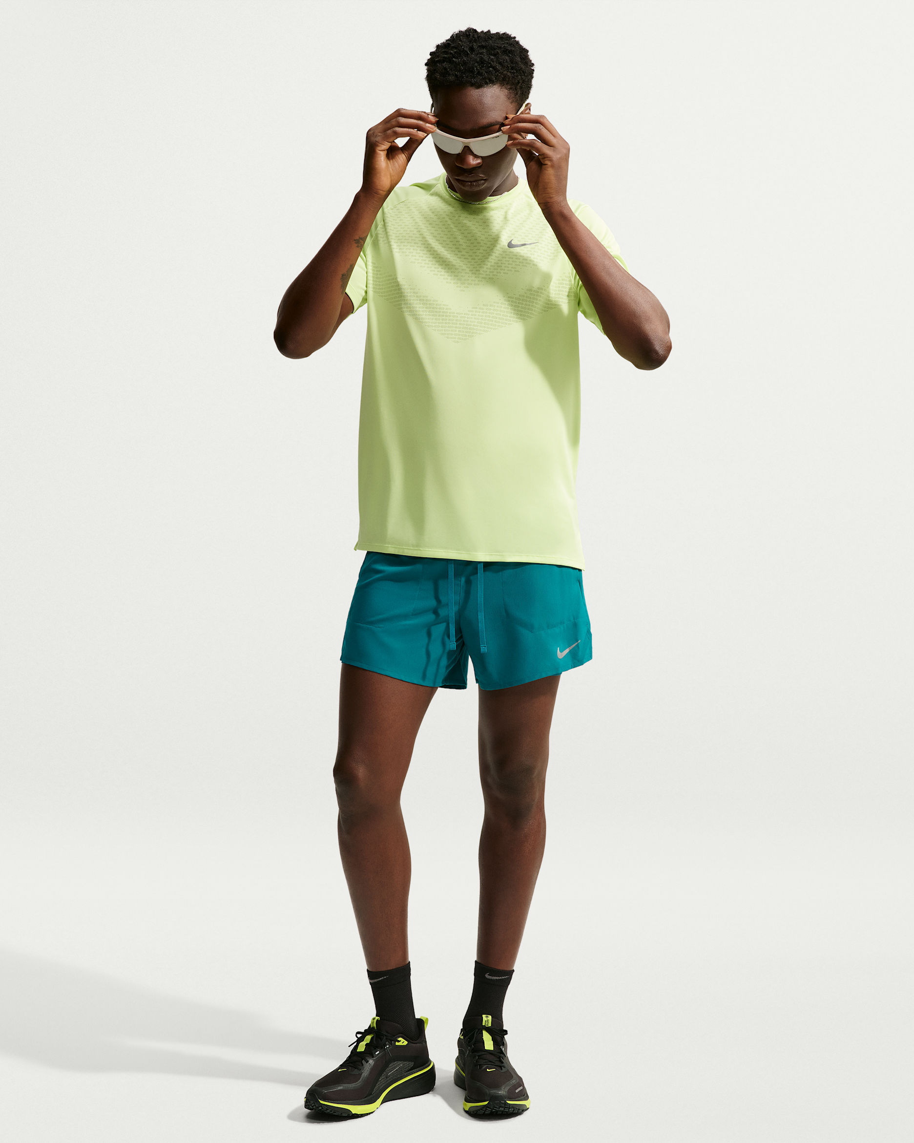 Nike Stride Men's Dri-FIT 12.5cm (approx.) 2-in-1 Running Shorts - Bright Spruce