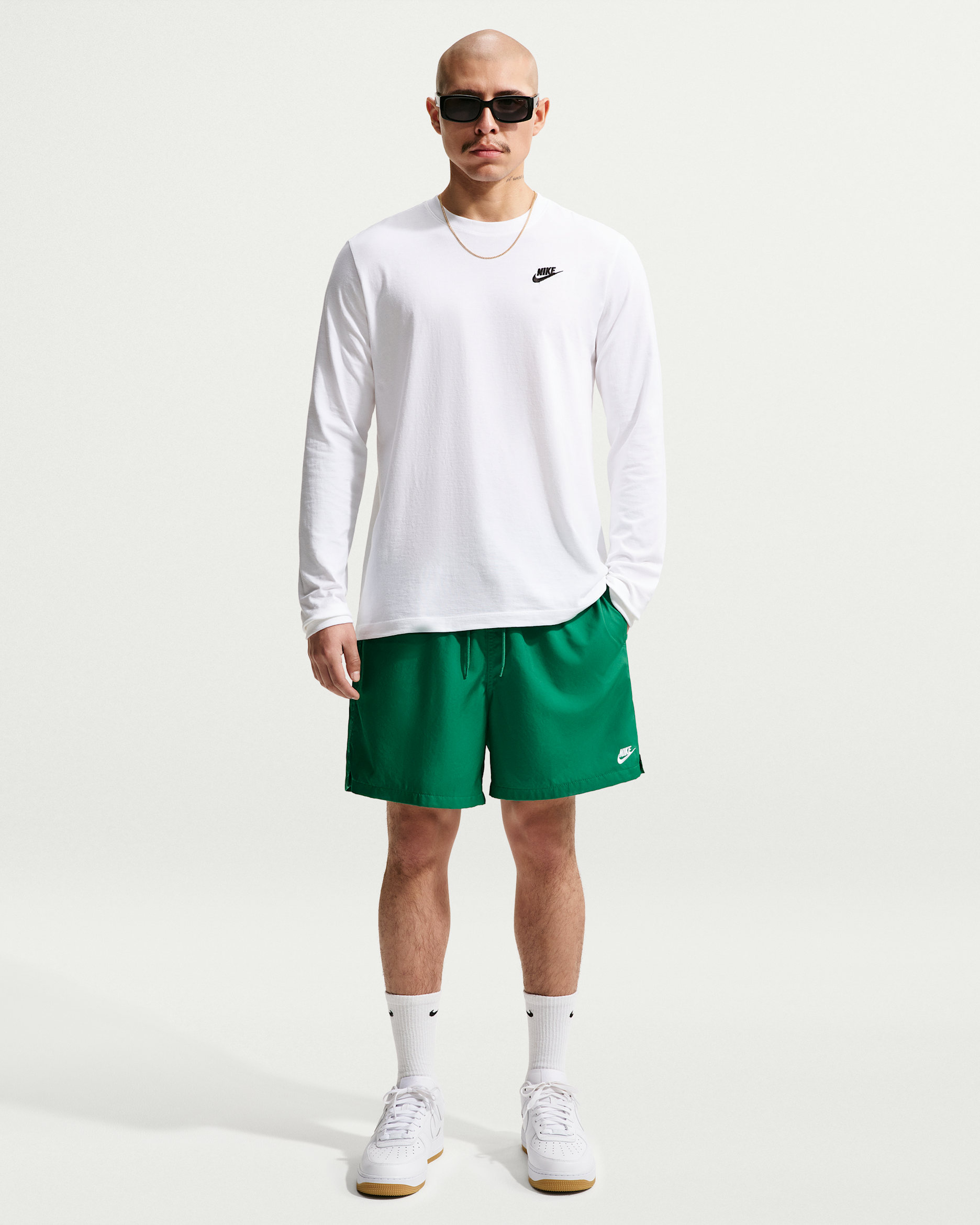 Nike Club Men's Woven Flow Shorts - Malachite/White