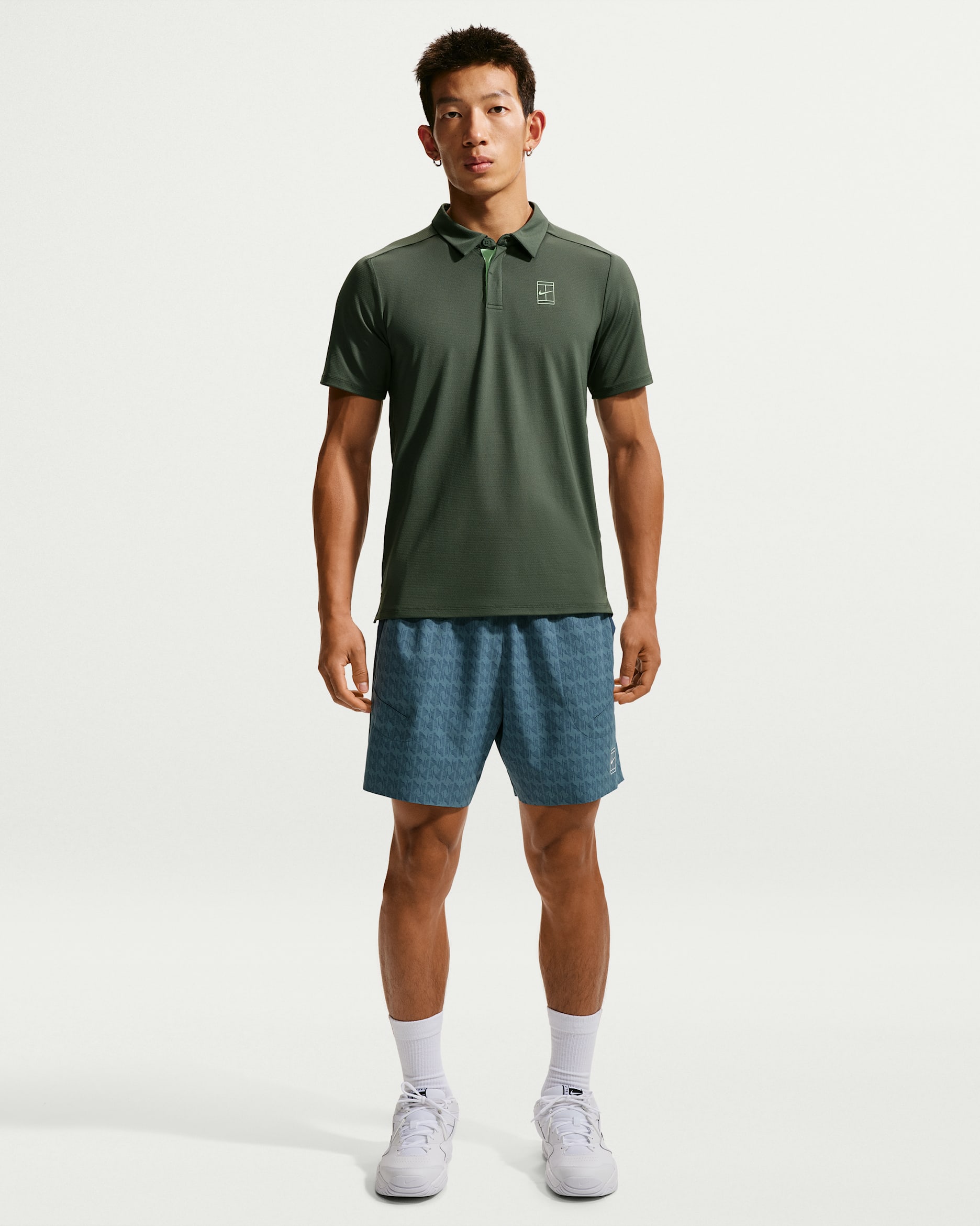 ナイキコート アドバンテージ メンズ Dri-FIT テニス ショートパンツ - ニュースレート/アーモリーネイビー/ホワイト