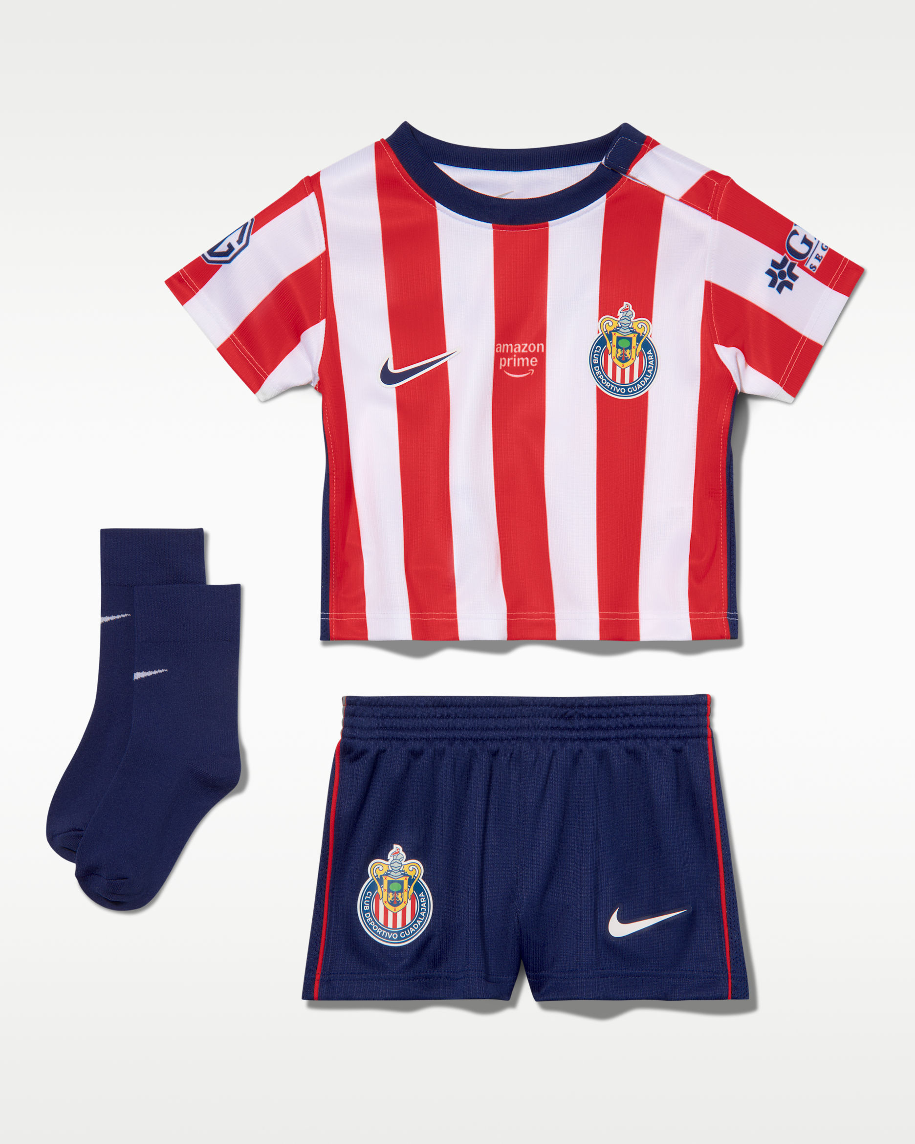 Conjunto de 3 piezas de futbol Nike Replica para bebé e infantil C.D. Guadalajara local Stadium 2026/27 - Blanco/Rojo velocidad/Azul fiel