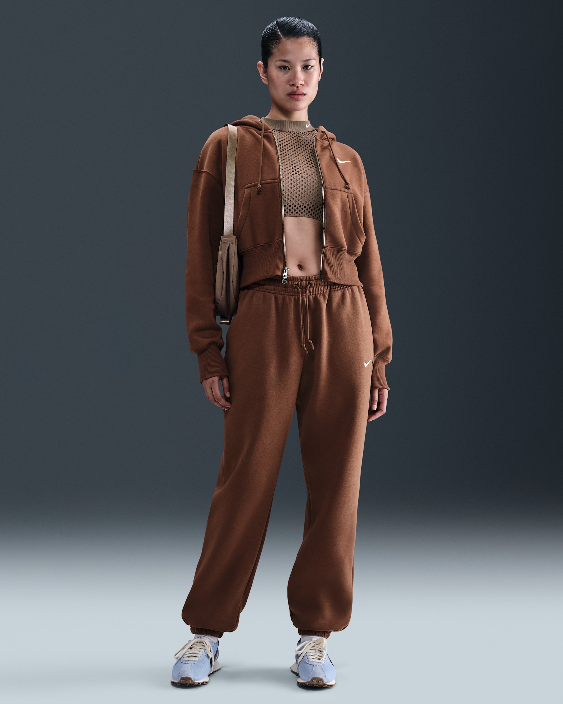 Pants de entrenamiento oversized de tiro alto para mujer Nike Sportswear Phoenix Fleece - Marrón fauna/Vela