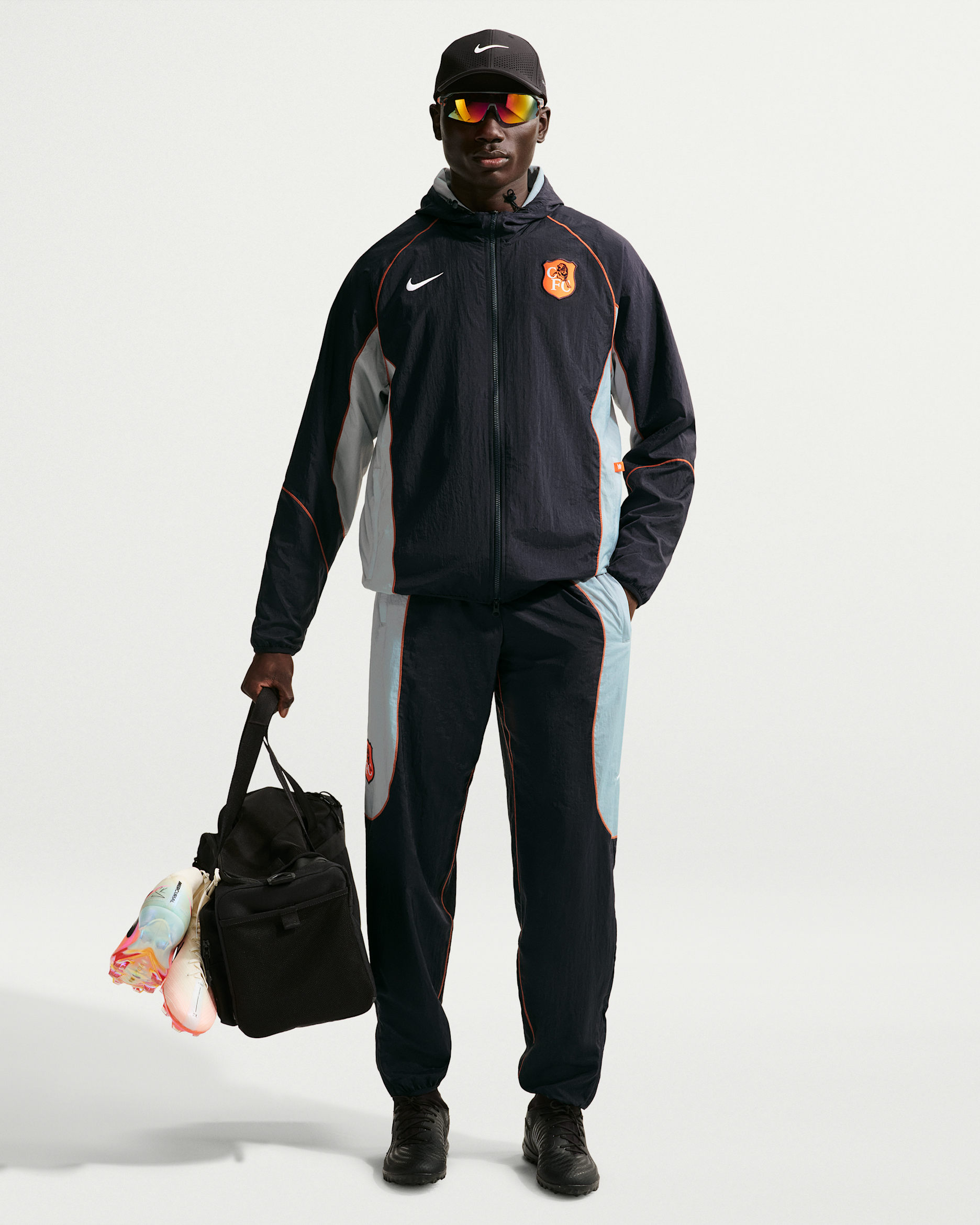 Chelsea FC Strike+ SE Men's Nike Football Repel Woven Trousers - Pitch Blue/Wolf Grey/Turf Orange/Pitch Blue