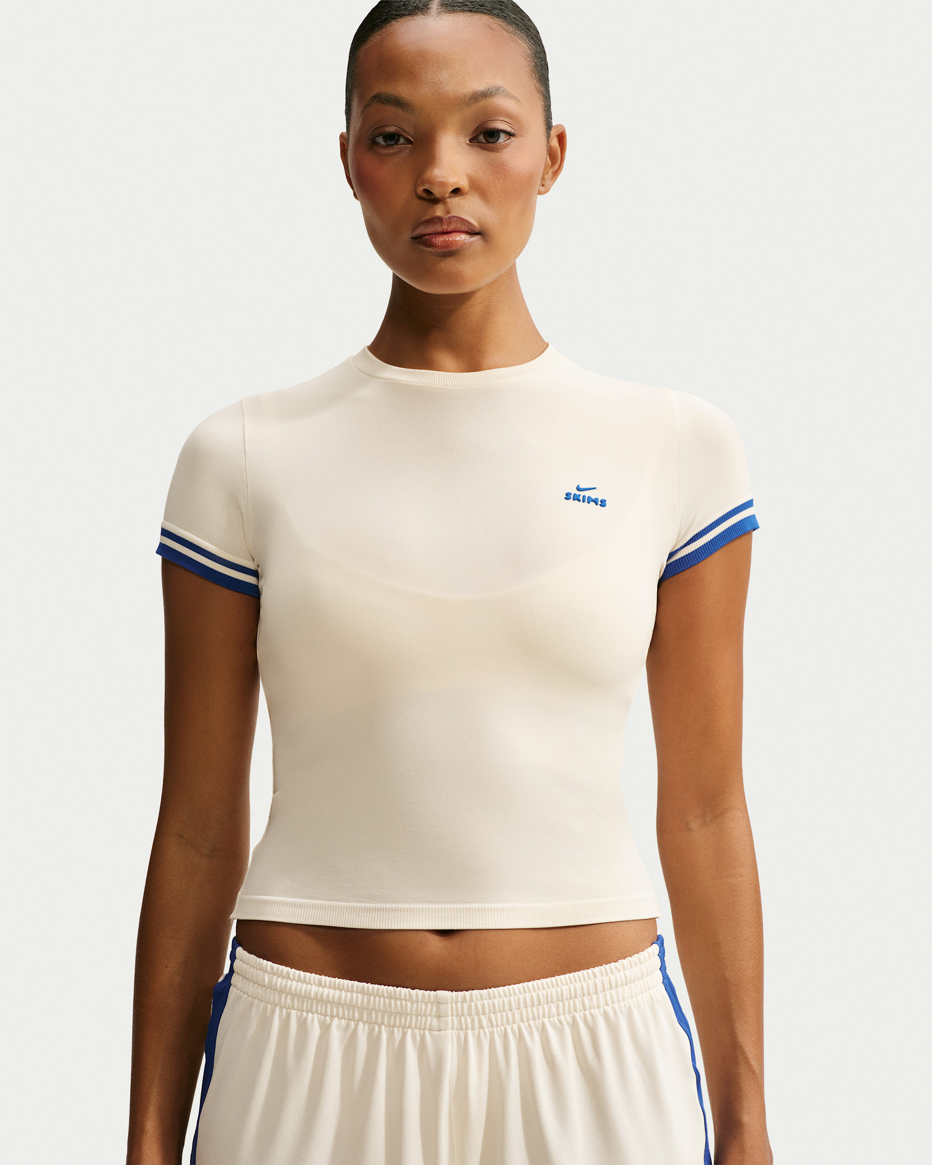Haut court à col ras-du-cou NikeSKIMS Stretch Knit pour femme - NSKM Actv Ivory/NSKM Cobalt