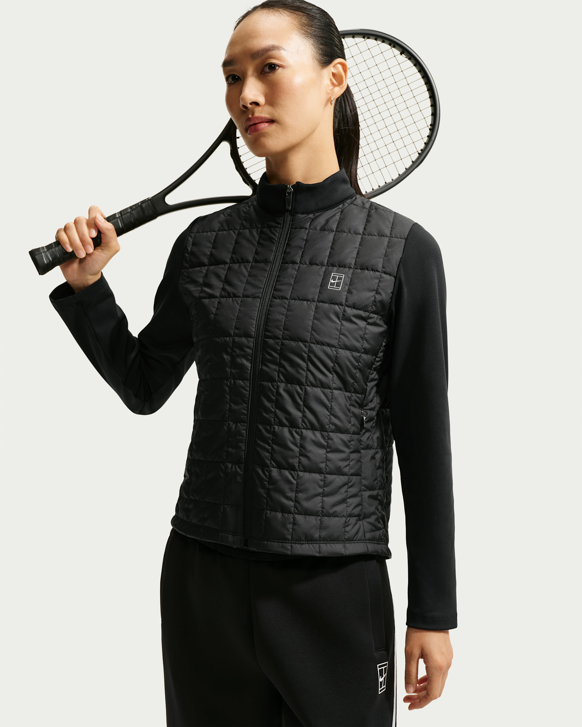 Playera de tenis Therma-FIT acondicionada para el invierno para mujer NikeCourt Advantage - Negro/Blanco