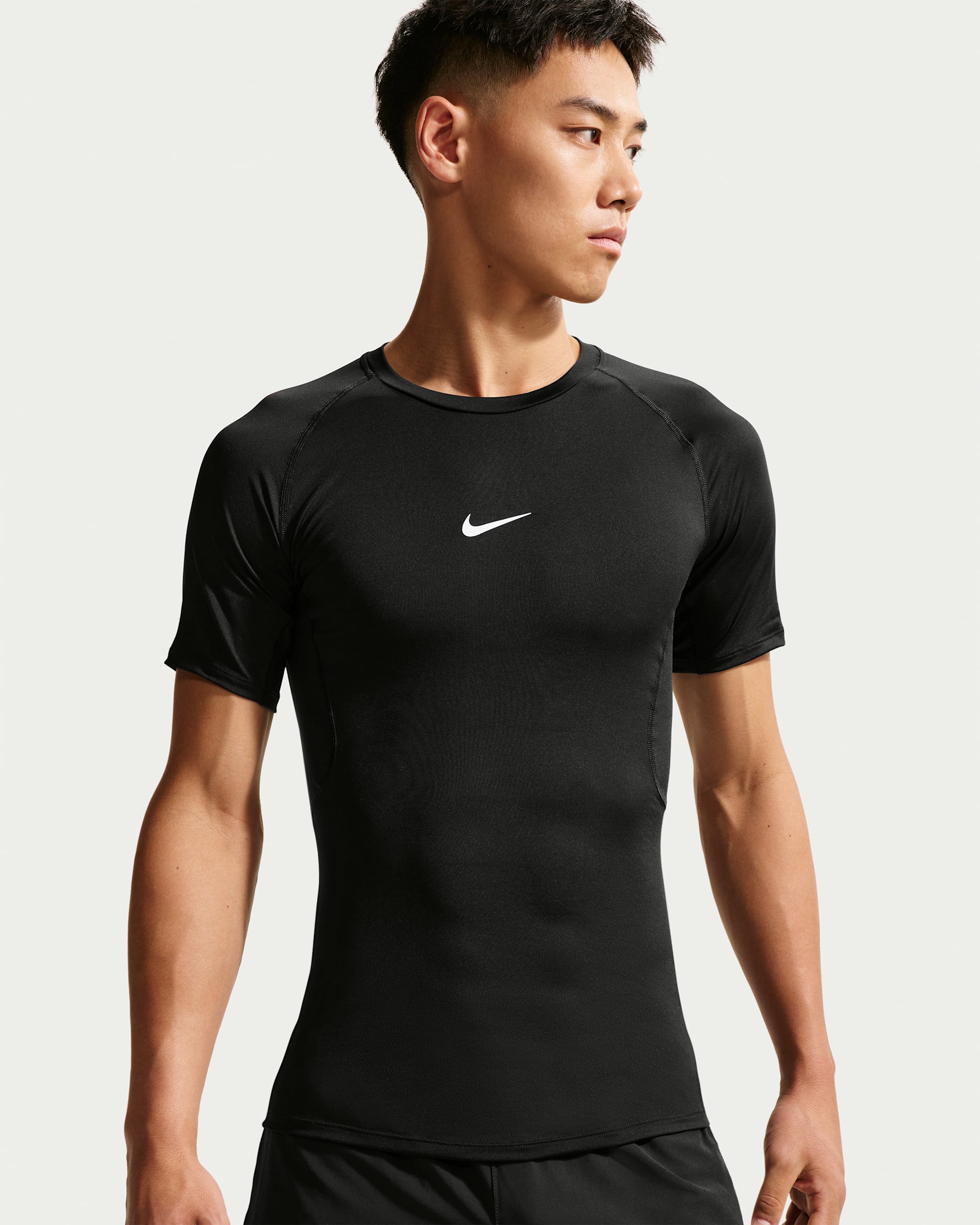 Nike Pro 男款 Dri-FIT 緊身短袖健身上衣 - 黑色/白色