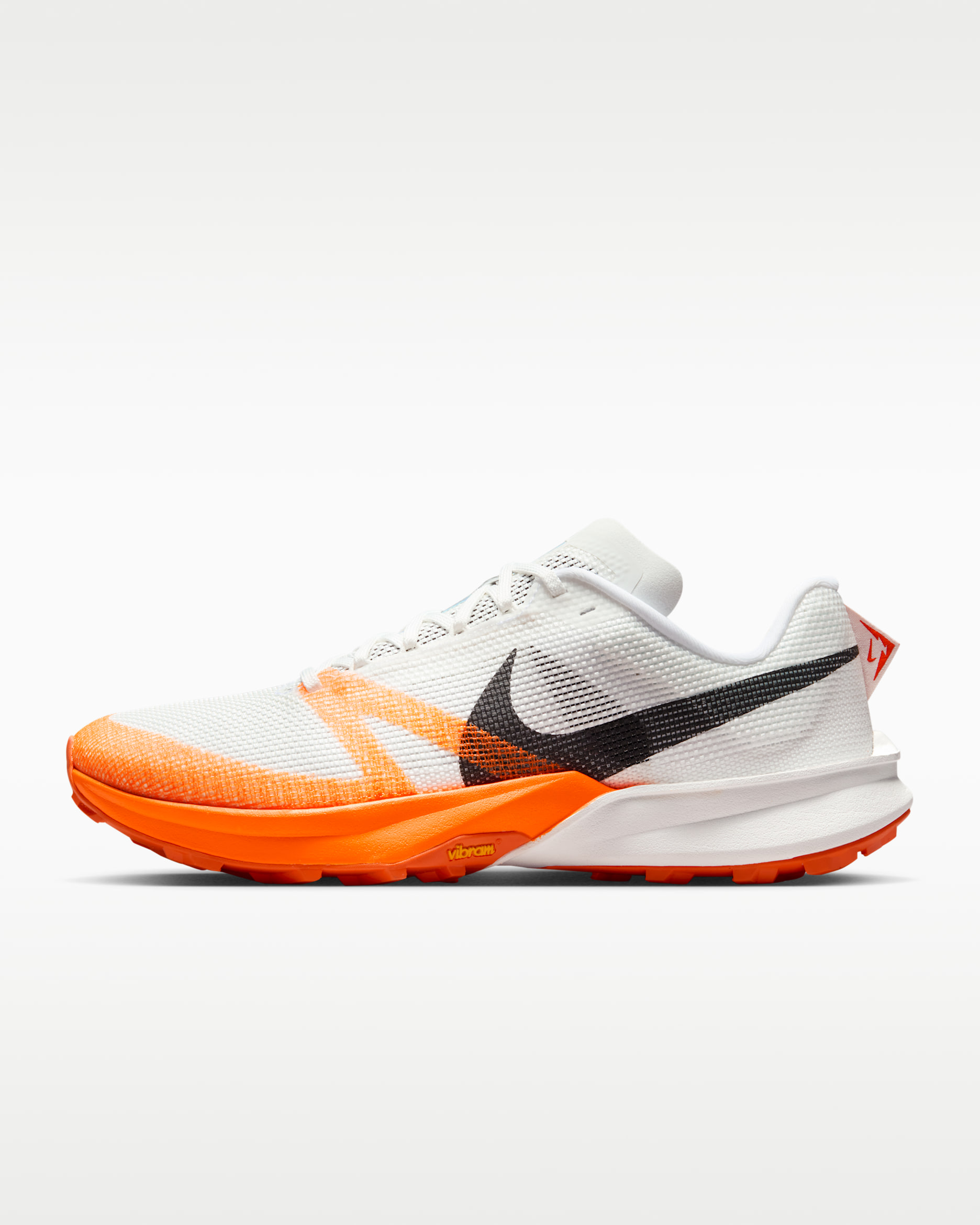 Trailové běžecké boty Nike Kiger 10 - Bílá/Photon Dust/Total Orange/Černá