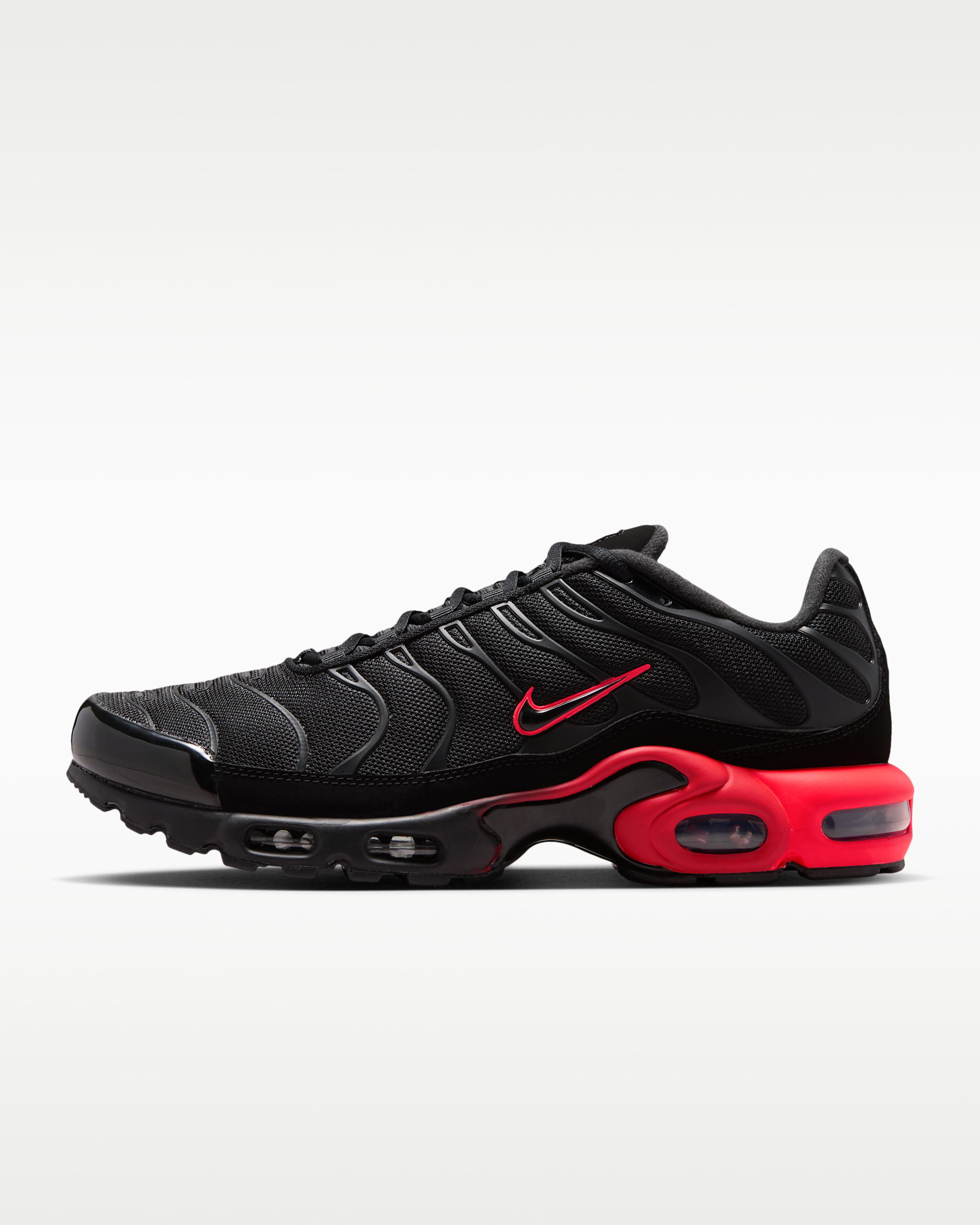 Nike Air Max Plus herenschoenen - Zwart/Bright Crimson/Zwart/Zwart