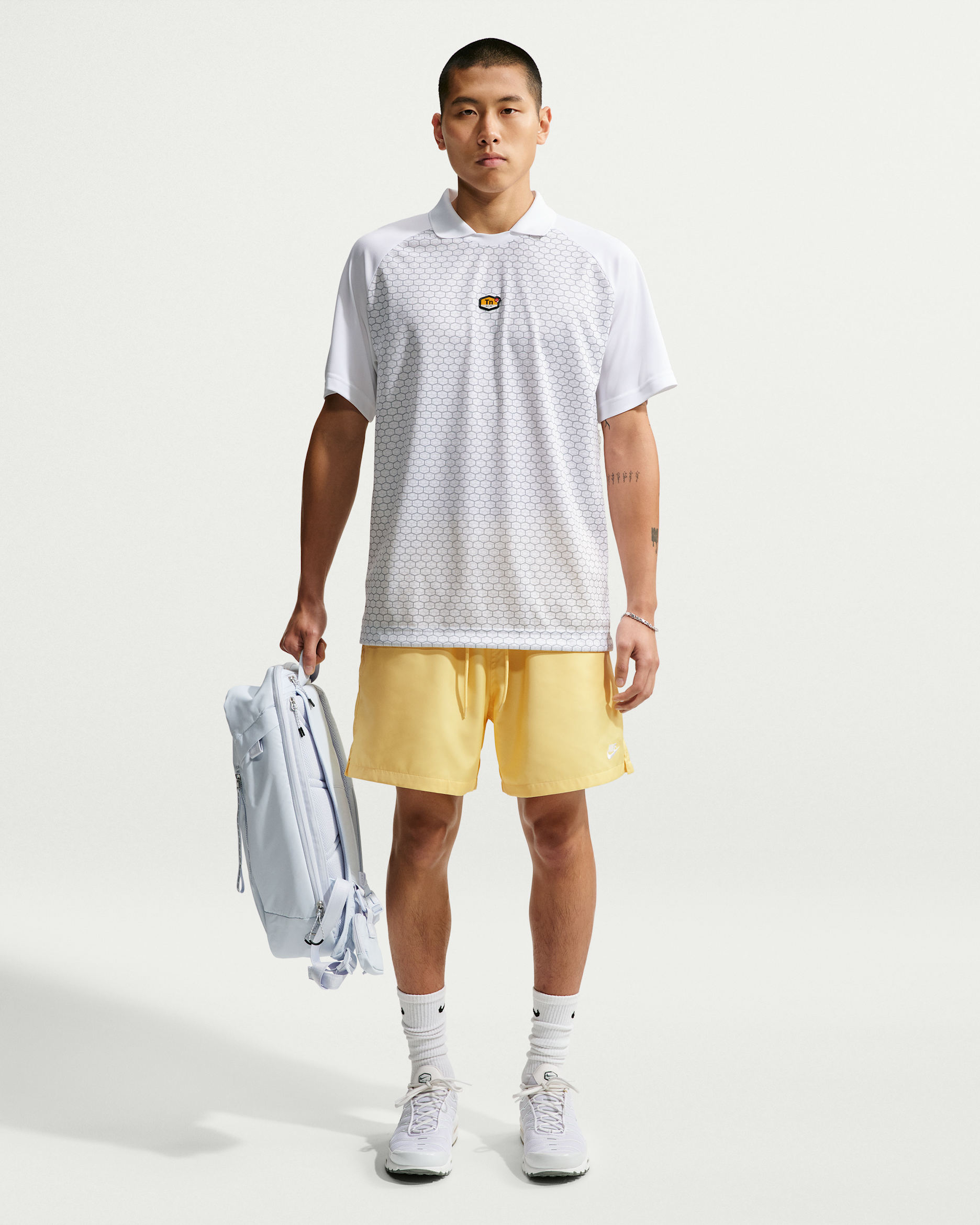Nike Club Men's Woven Flow Shorts - Soft Yellow/White