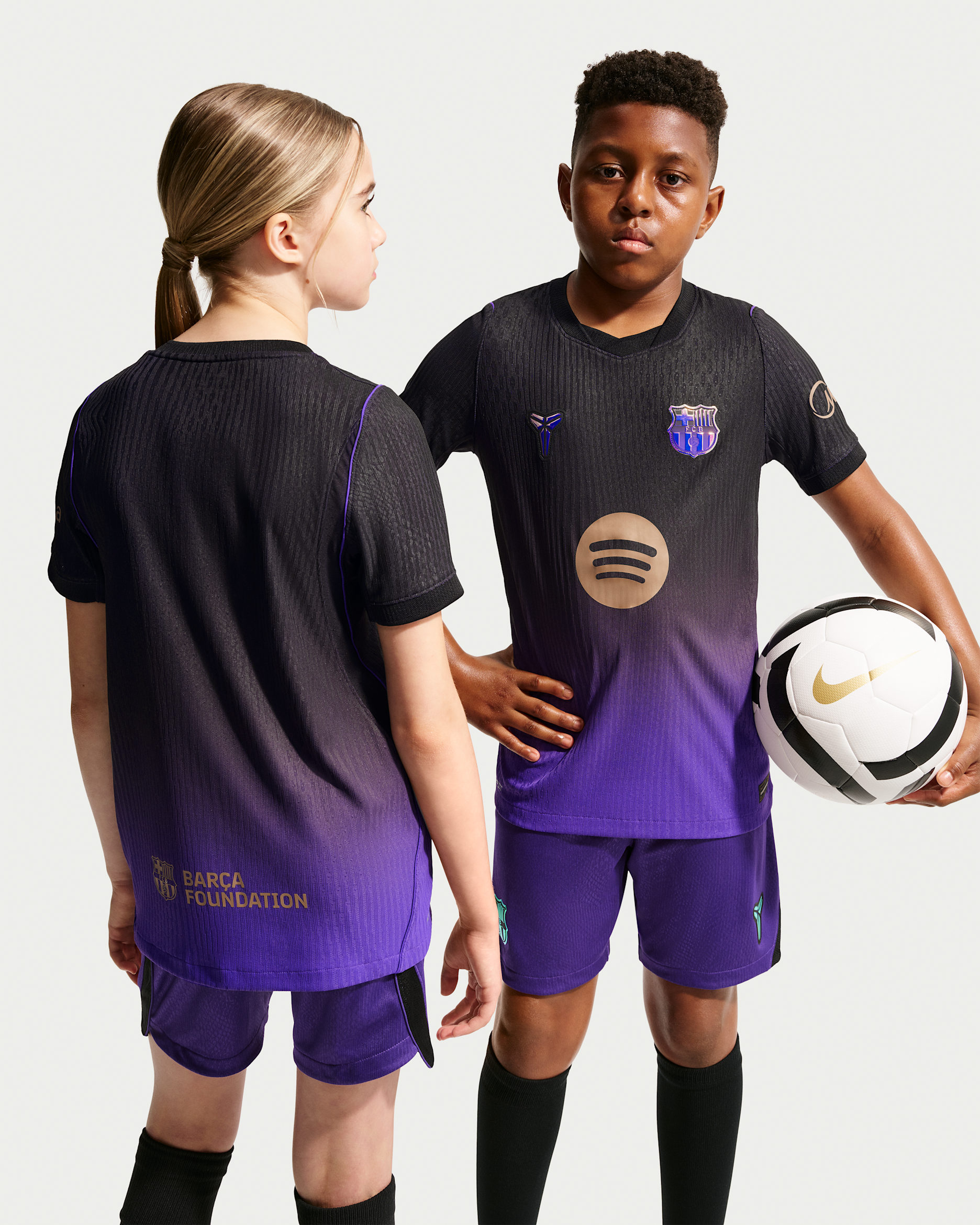 Maglia ufficiale da calcio Kobe Aero-FIT FC Barcelona 2026/27 Match da ragazzo/a – Away - Field Purple/Field Purple/Nero/Oro metallizzato