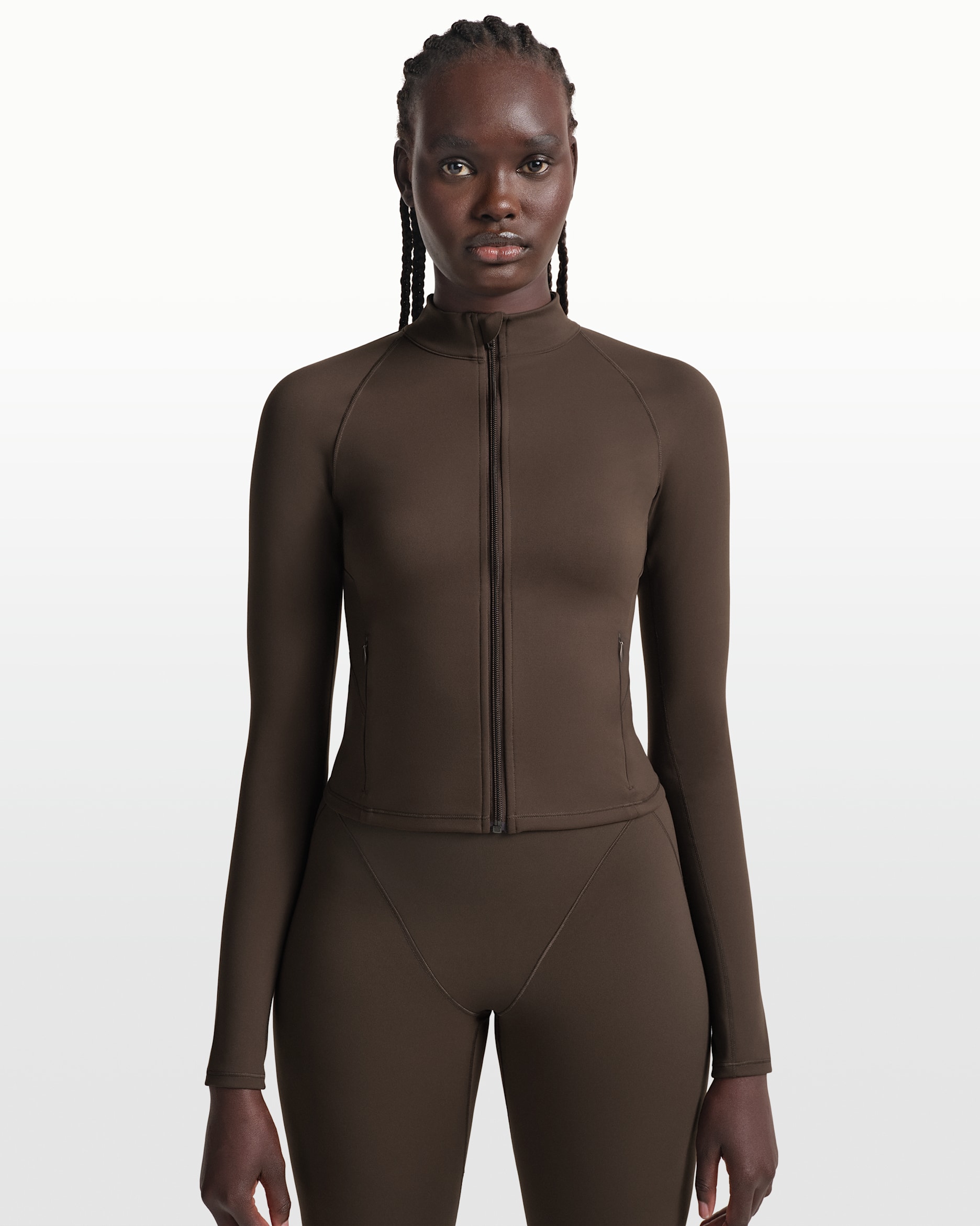 Chamarra de cierre completo de cuello alto para mujer NikeSKIMS Matte - NSKM DARK SEPIA