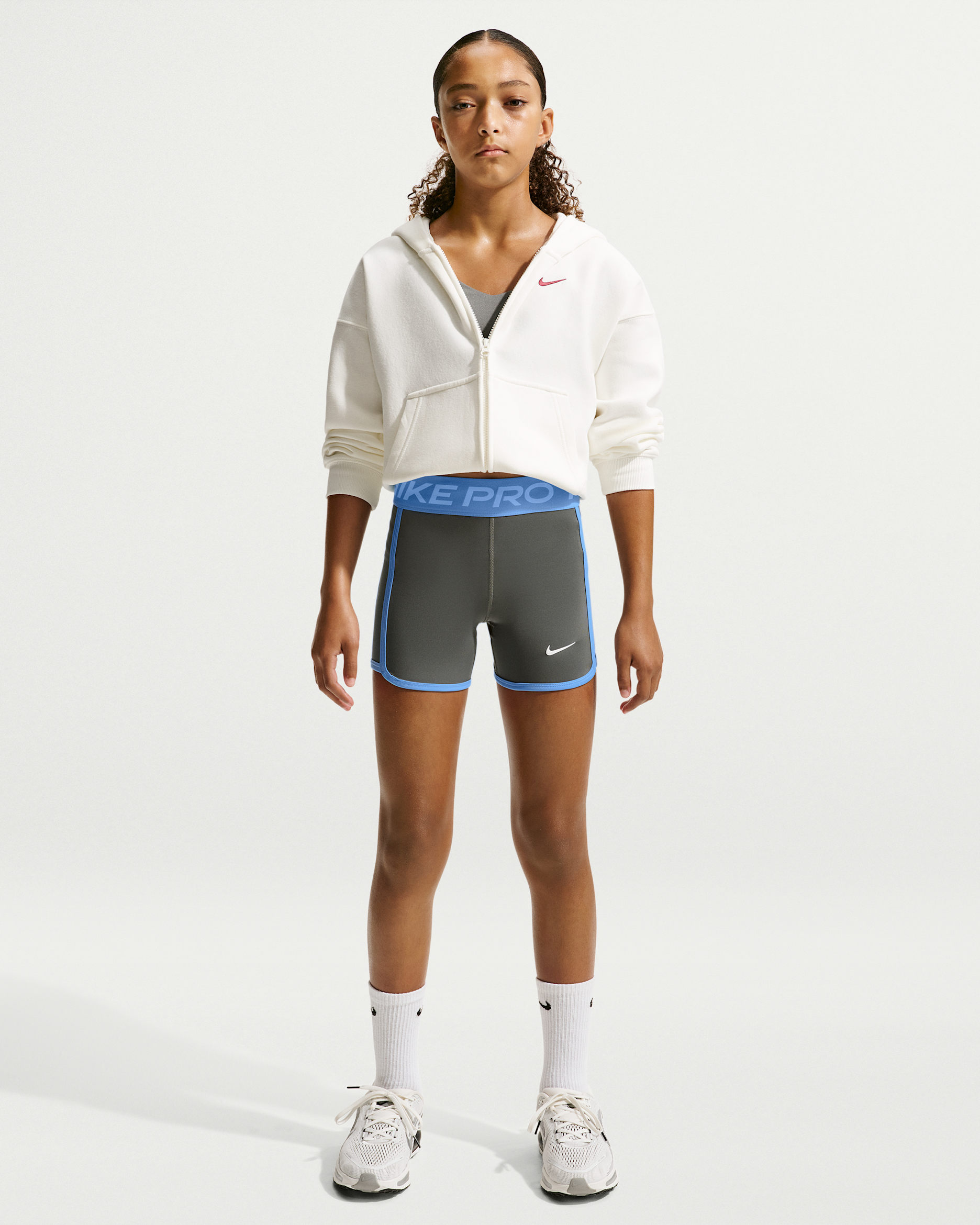 Shorts Dri-FIT de 8 cm para niña Nike Pro - Cueva/Azul fútbol/Blanco