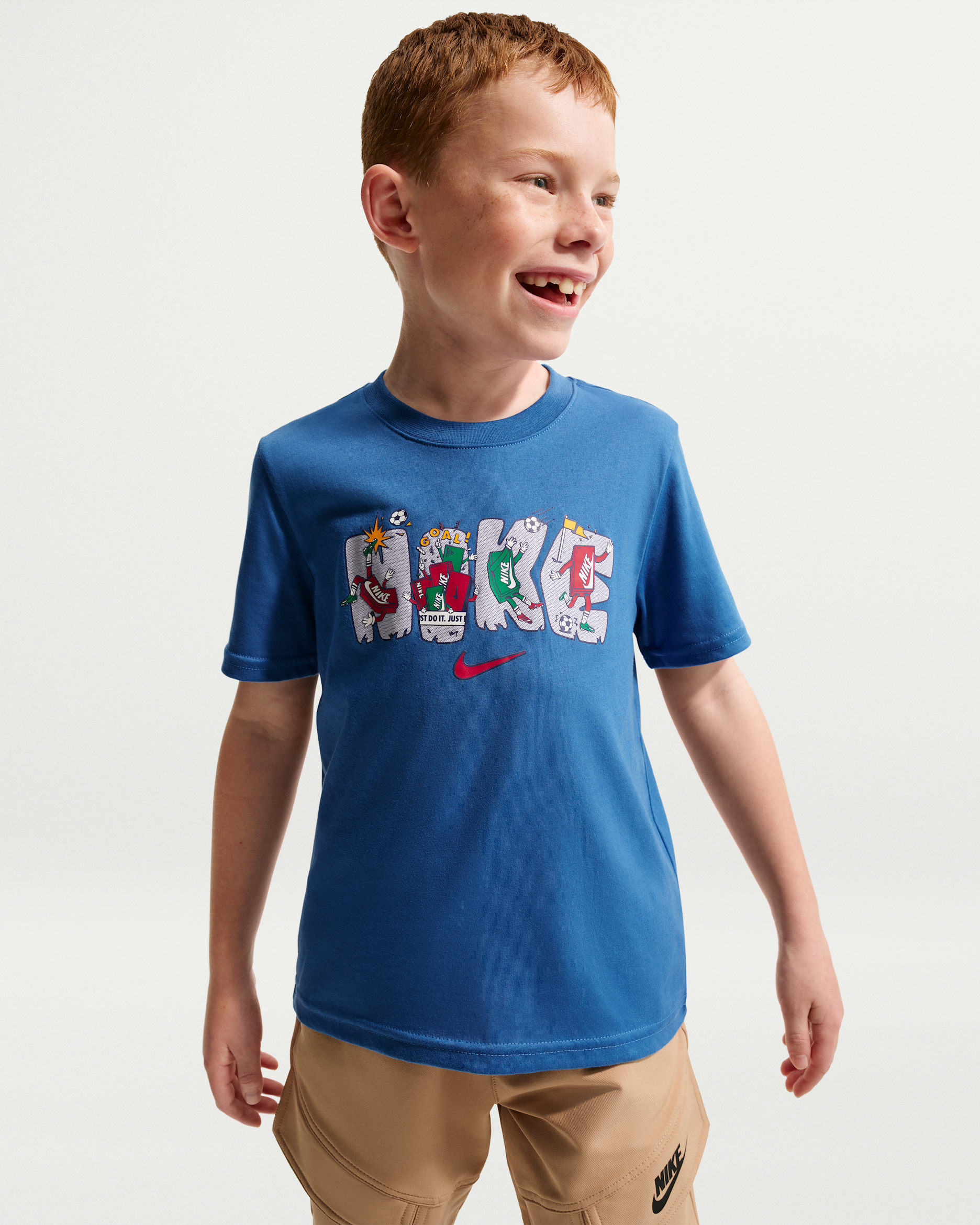 Playera con gráfico de varios deportes de corte cuadrado para niños talla pequeña Nike - Estrella azul