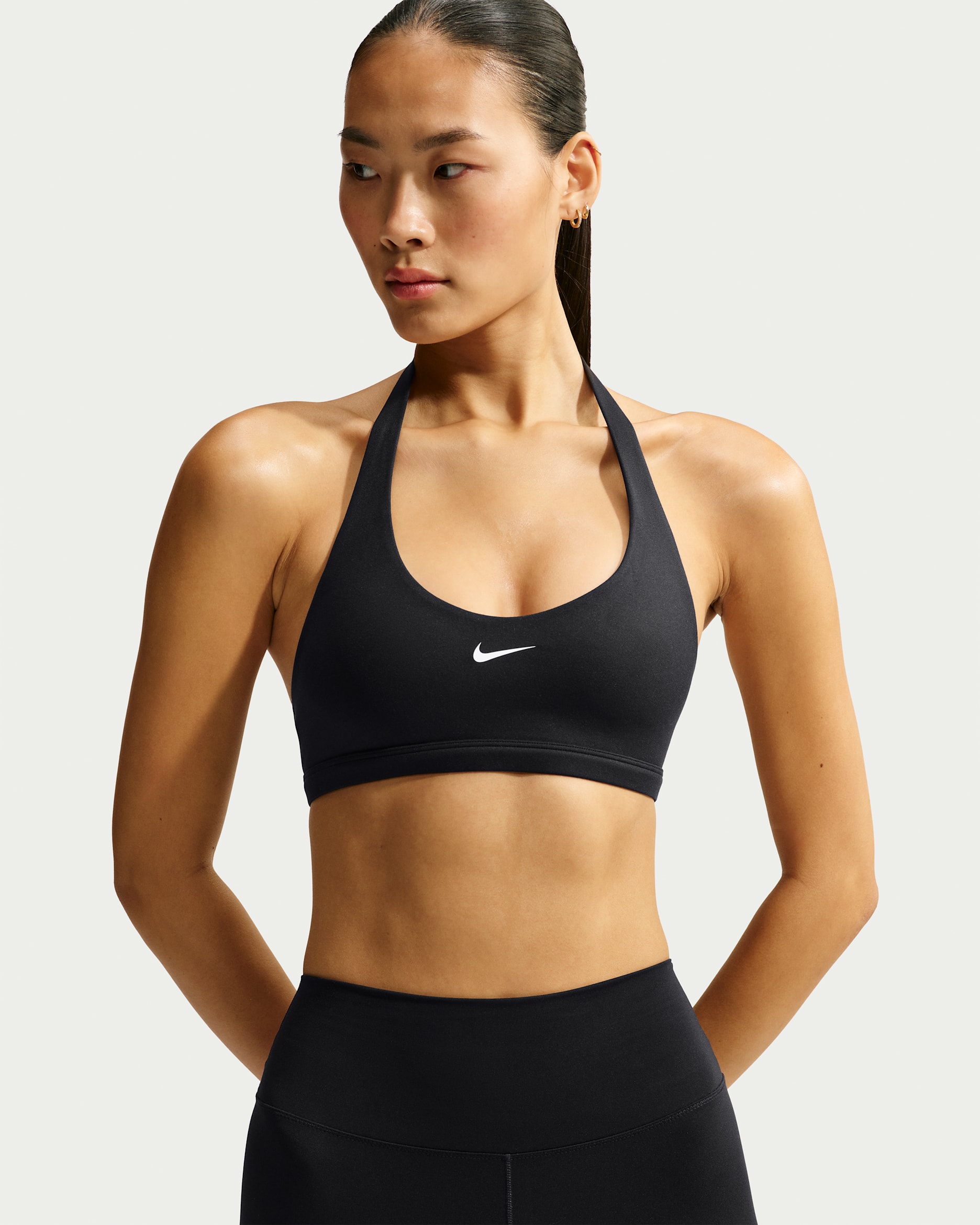 Vadderad sport-BH Nike One med halterneck och mediumstöd för kvinnor - Svart/Vit