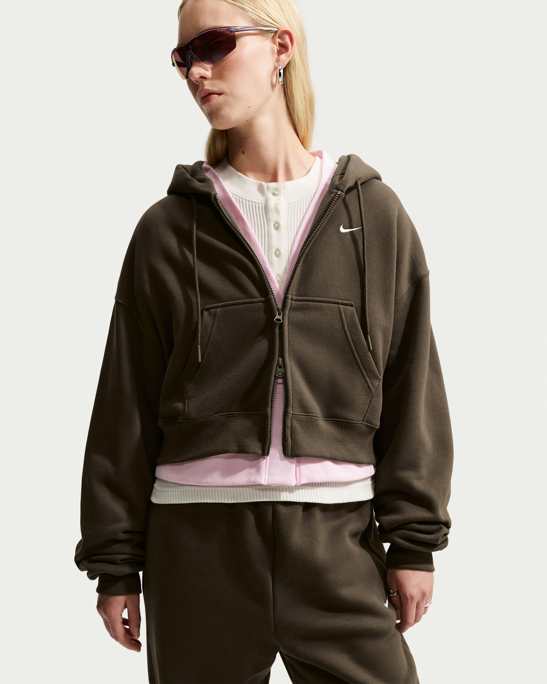 Sudadera con gorro cropped oversized de cierre completo para mujer Nike Studio Fleece Medium Weight - Avellana oscuro/Vela
