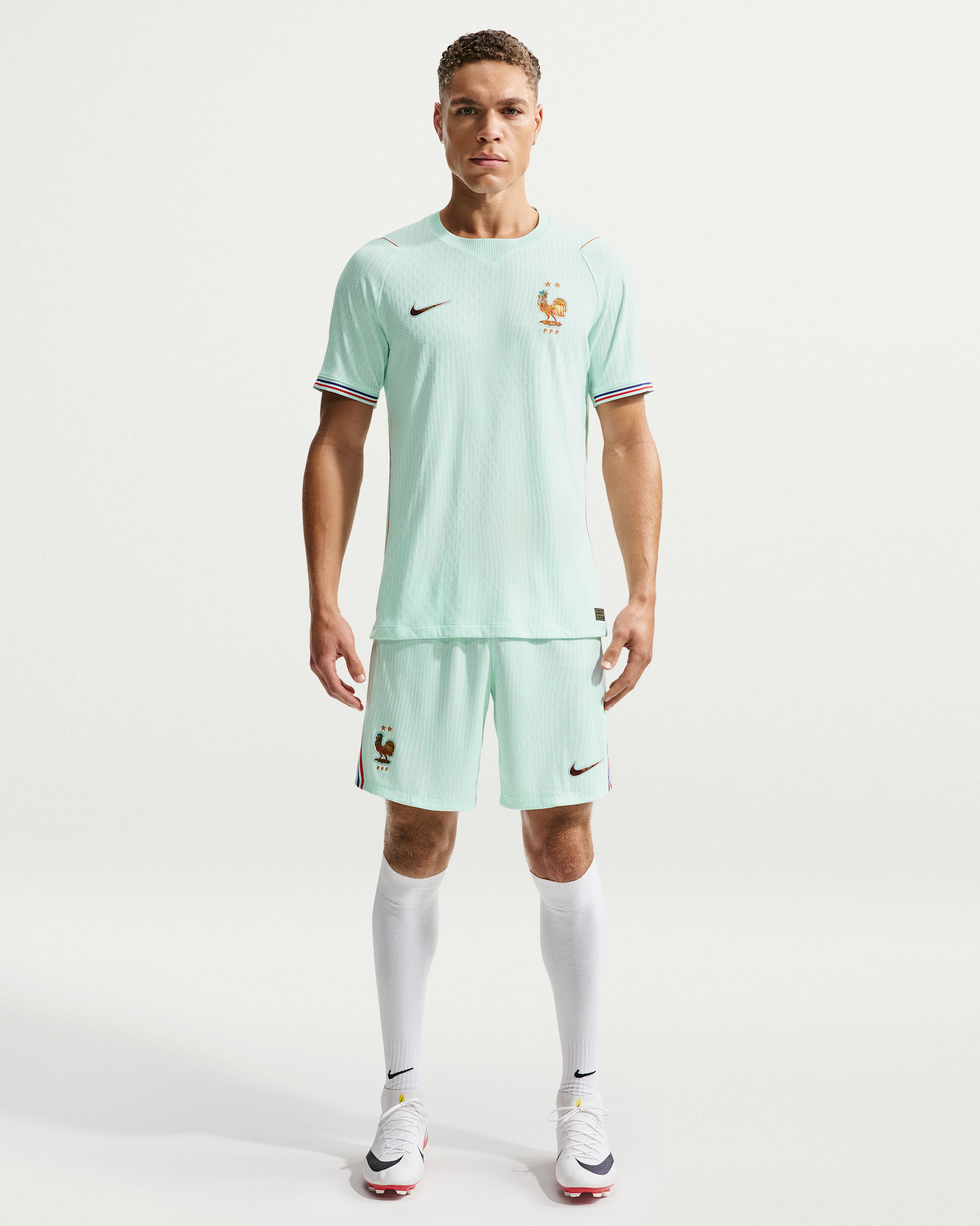 Shorts de fútbol Nike Aero-FIT Authentic de la FFF visitante 2026 Match para hombre - Iglú/Monarca/Monarca