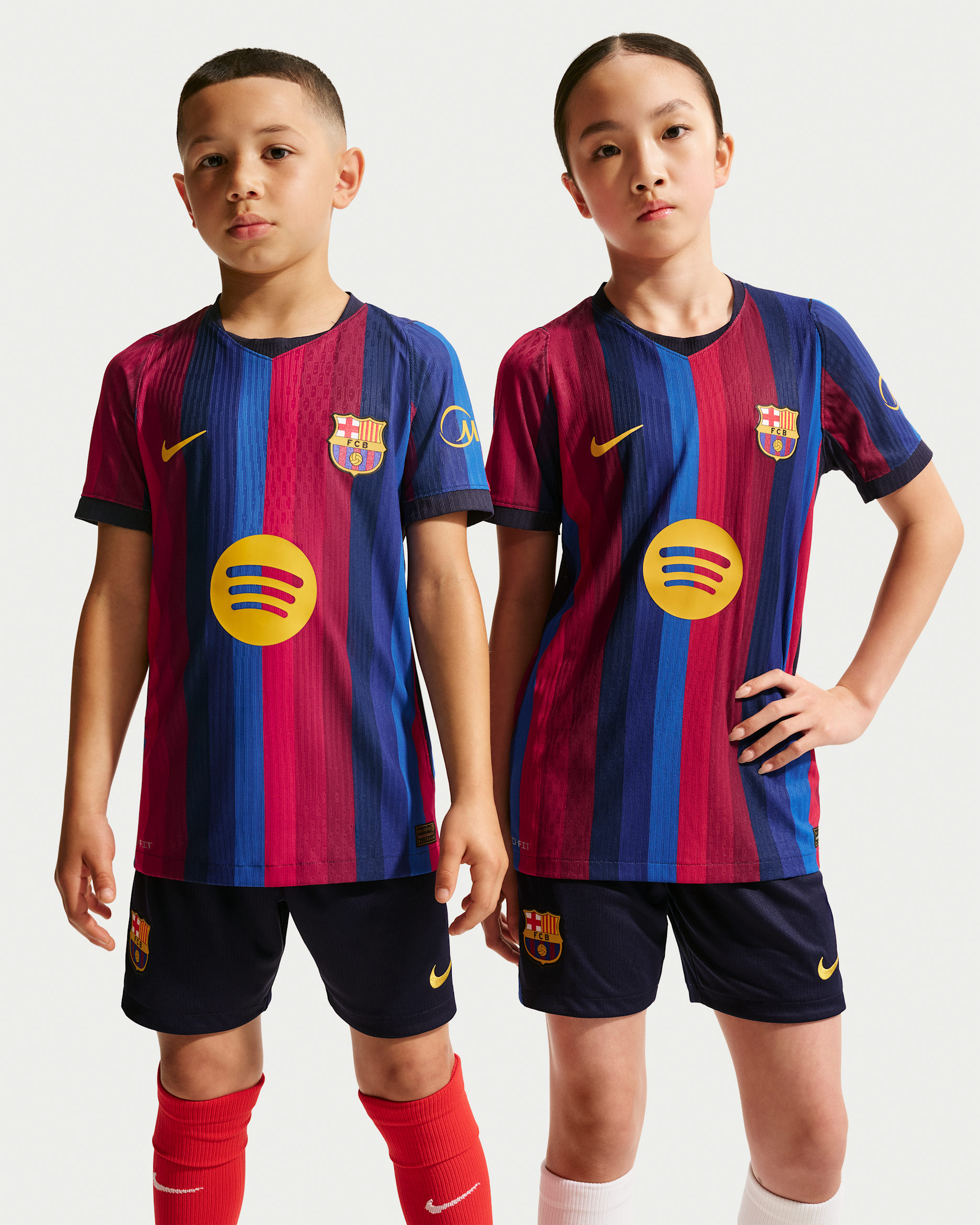 FC Barcelona 2026/27 Match hazai Nike Aero-FIT autentikus futballmez nagyobb gyerekeknek - Deep Garnet/Blue Void/Blackened Blue/Mineral Yellow